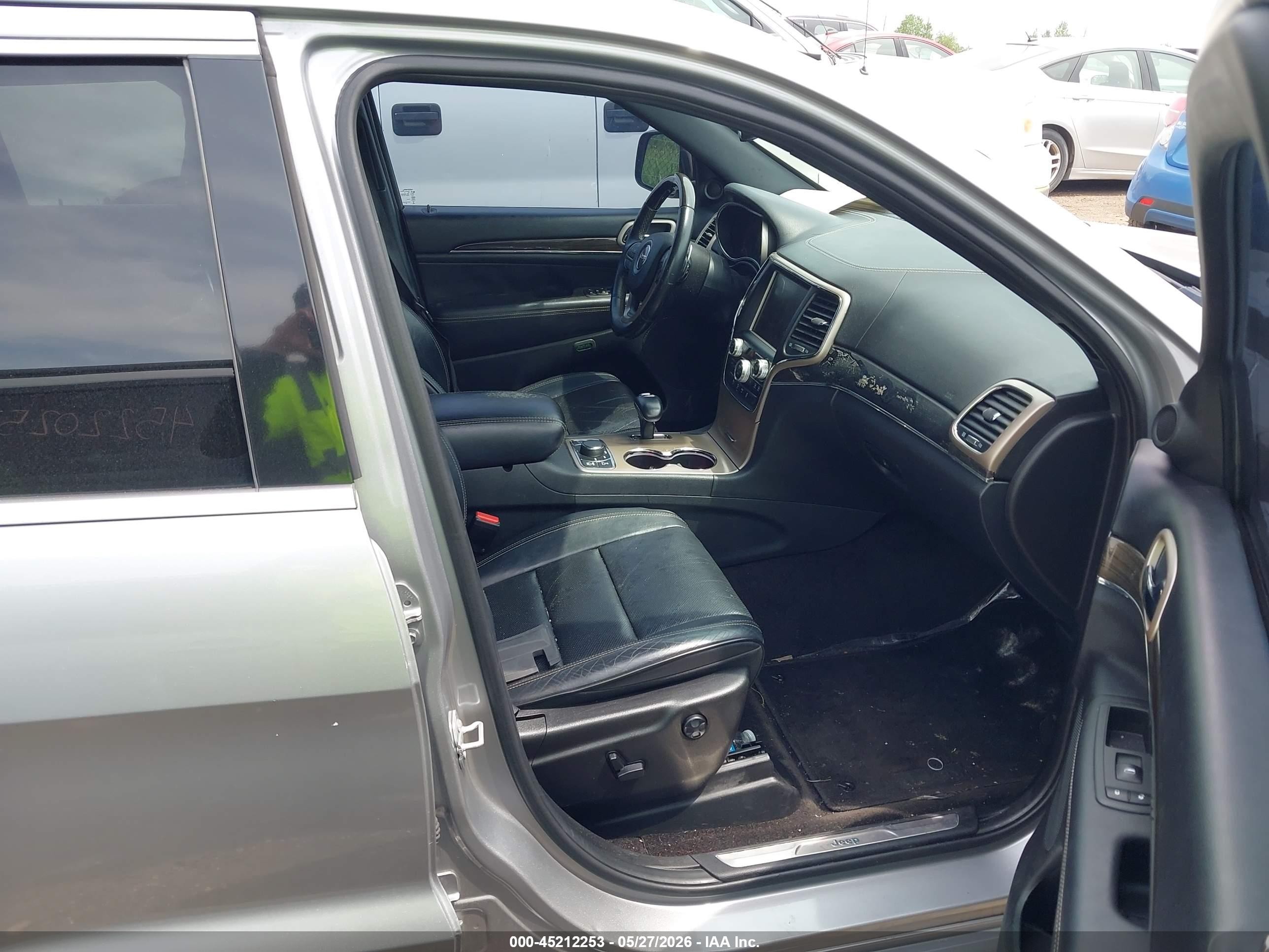 2015 Jeep Grand Cherokee Overland Silver vin: 1C4RJFCTXFC787933