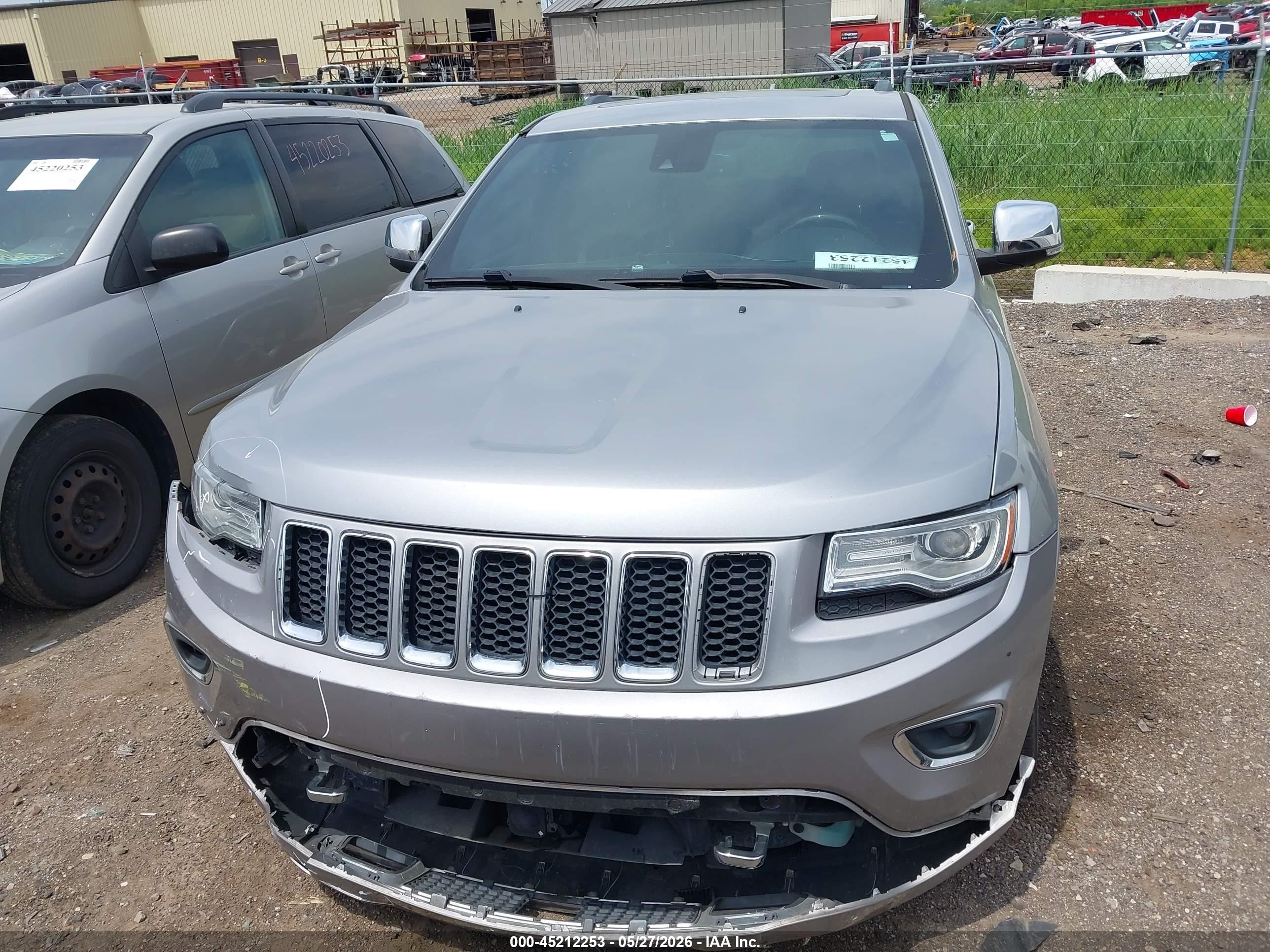 2015 Jeep Grand Cherokee Overland Silver vin: 1C4RJFCTXFC787933