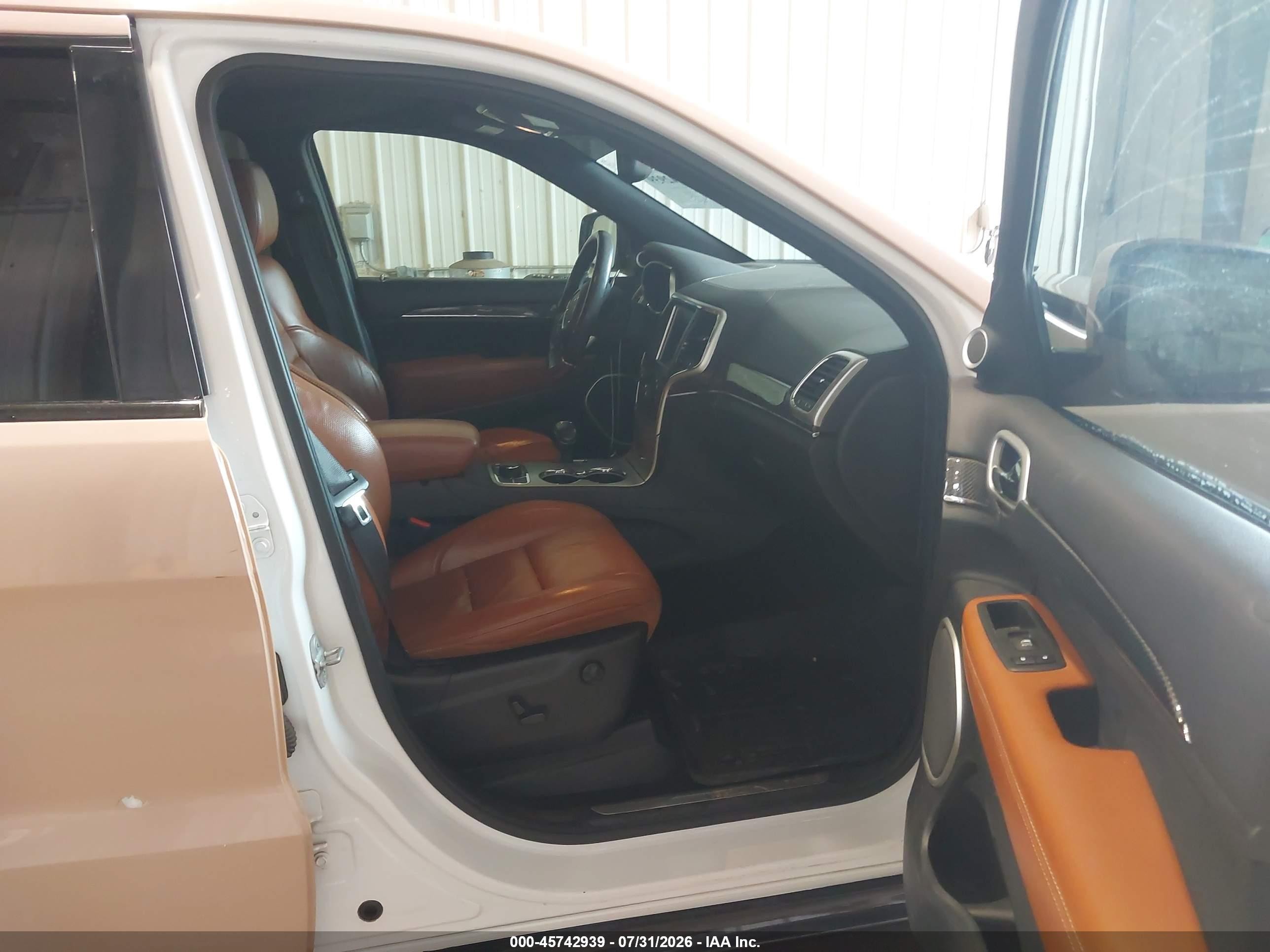 2014 Jeep Grand Cherokee Srt Beige vin: 1C4RJFDJ6EC378923