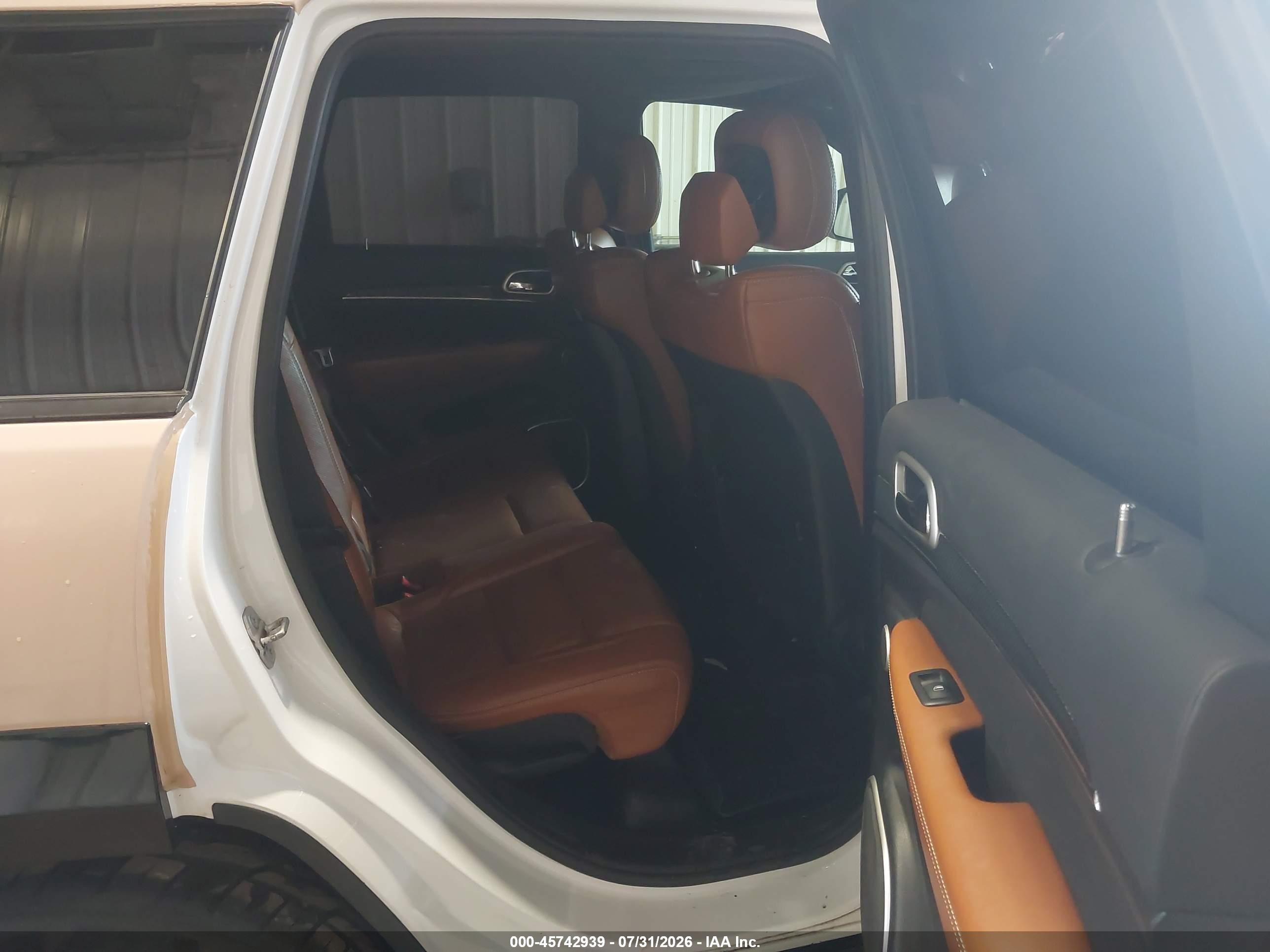 2014 Jeep Grand Cherokee Srt Beige vin: 1C4RJFDJ6EC378923