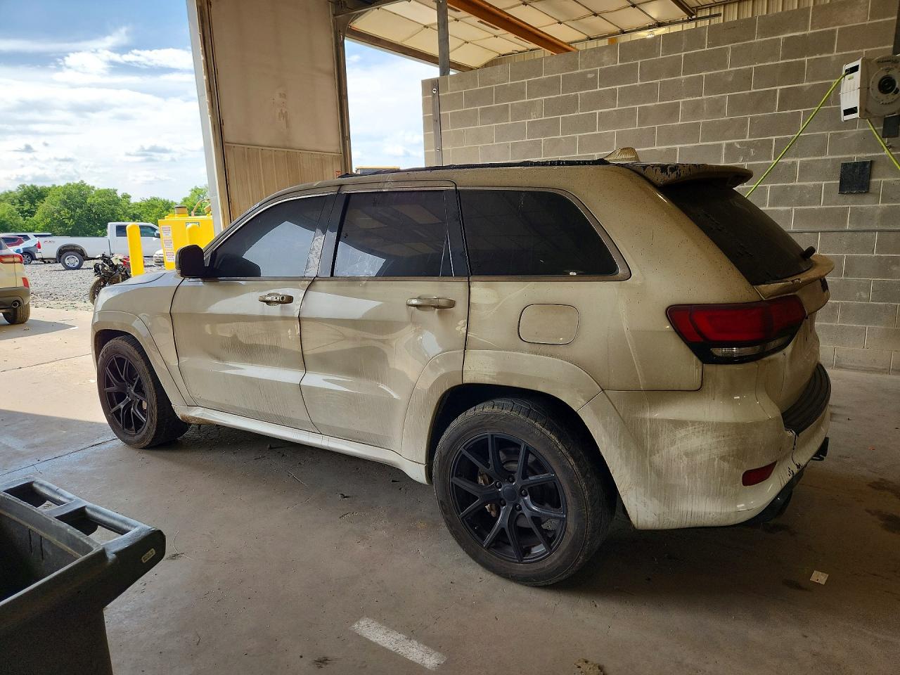 2015 Jeep Grand Cherokee Srt-8 White vin: 1C4RJFDJ6FC855397