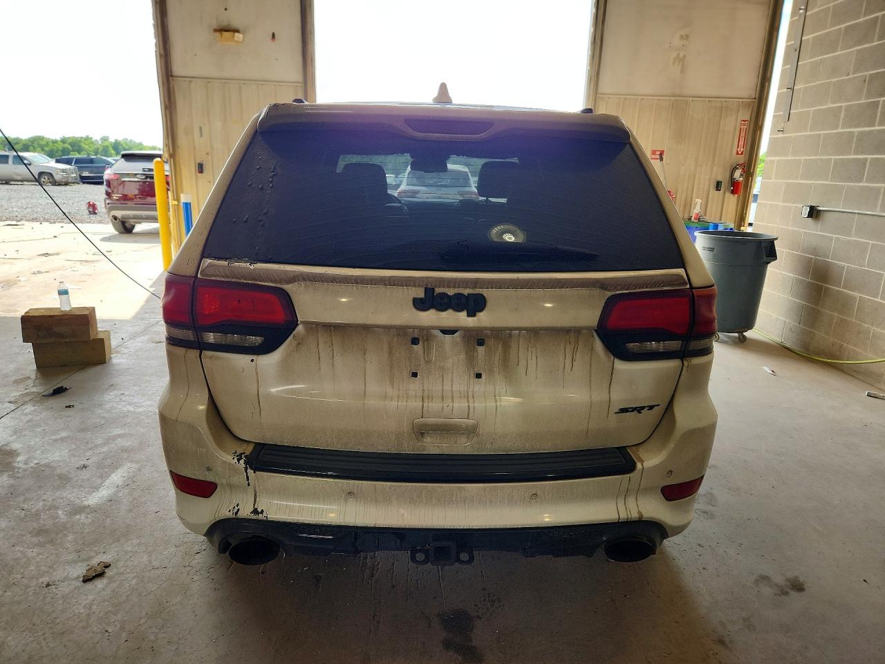2015 Jeep Grand Cherokee Srt-8 White vin: 1C4RJFDJ6FC855397
