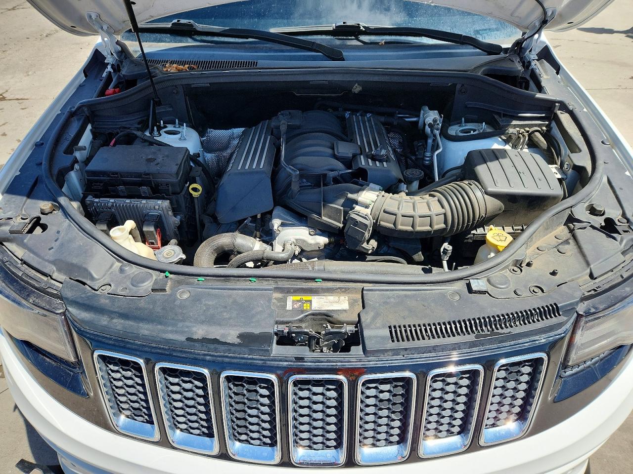 2015 Jeep Grand Cherokee Srt-8 White vin: 1C4RJFDJ8FC700074