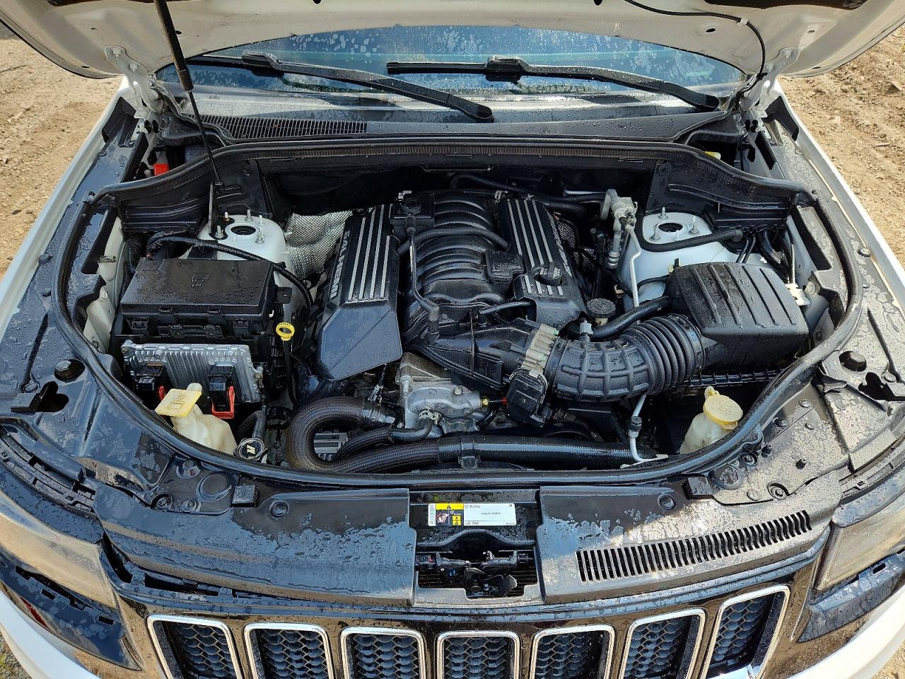 2015 Jeep Grand Cherokee Srt-8 Белый vin: 1C4RJFDJ9FC942453