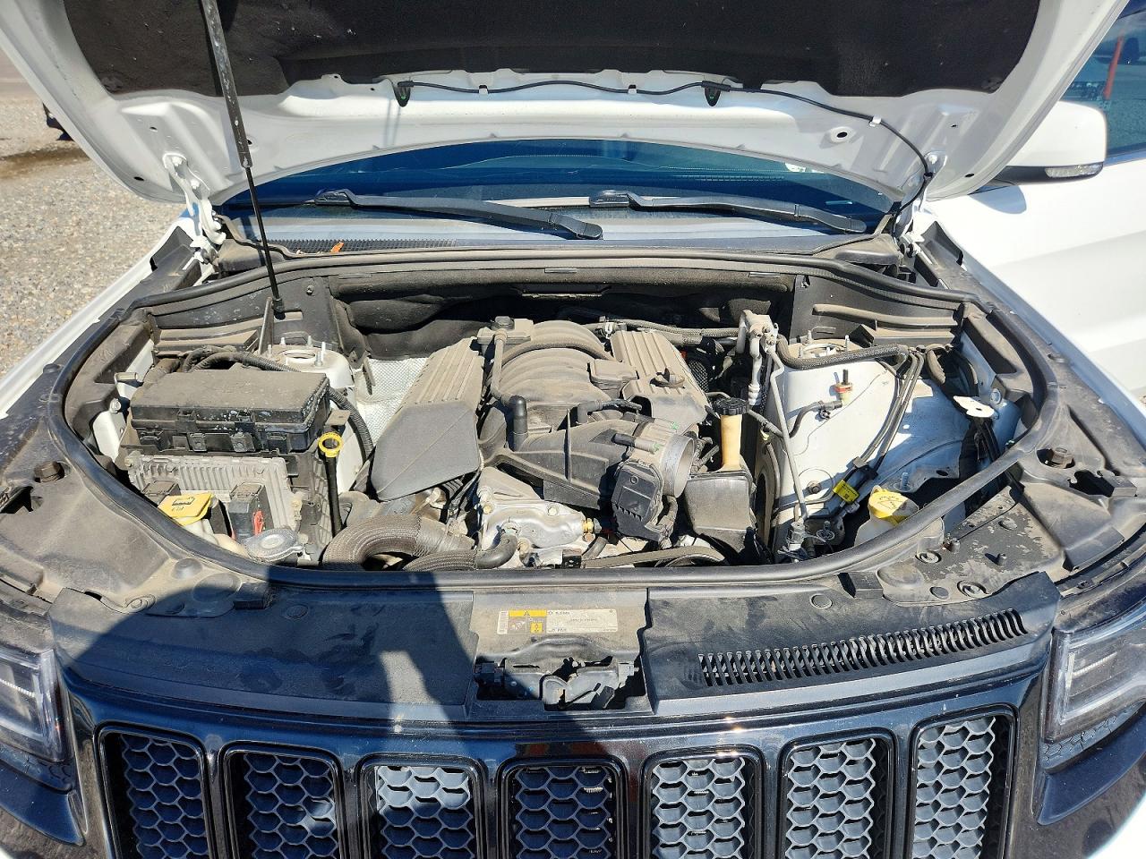 2015 Jeep Grand Cherokee Srt-8 White vin: 1C4RJFDJXFC634272