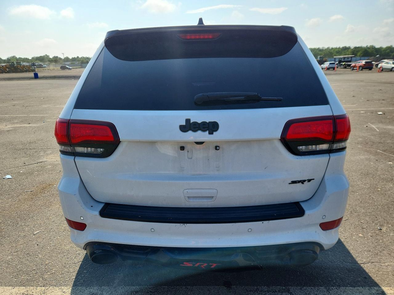 2016 Jeep Grand Cherokee Srt-8 White vin: 1C4RJFDJXGC336970