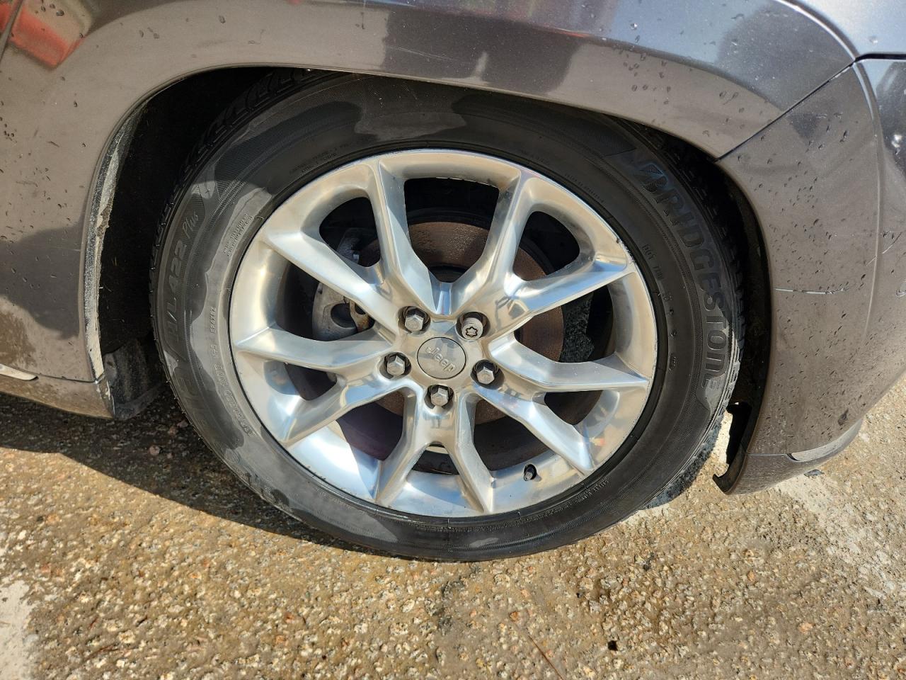 2014 Jeep Grand Cherokee Summit Gray vin: 1C4RJFJG1EC329590 Damage: Right Front Wheel, Curb Rash, 3 To 4 Inches