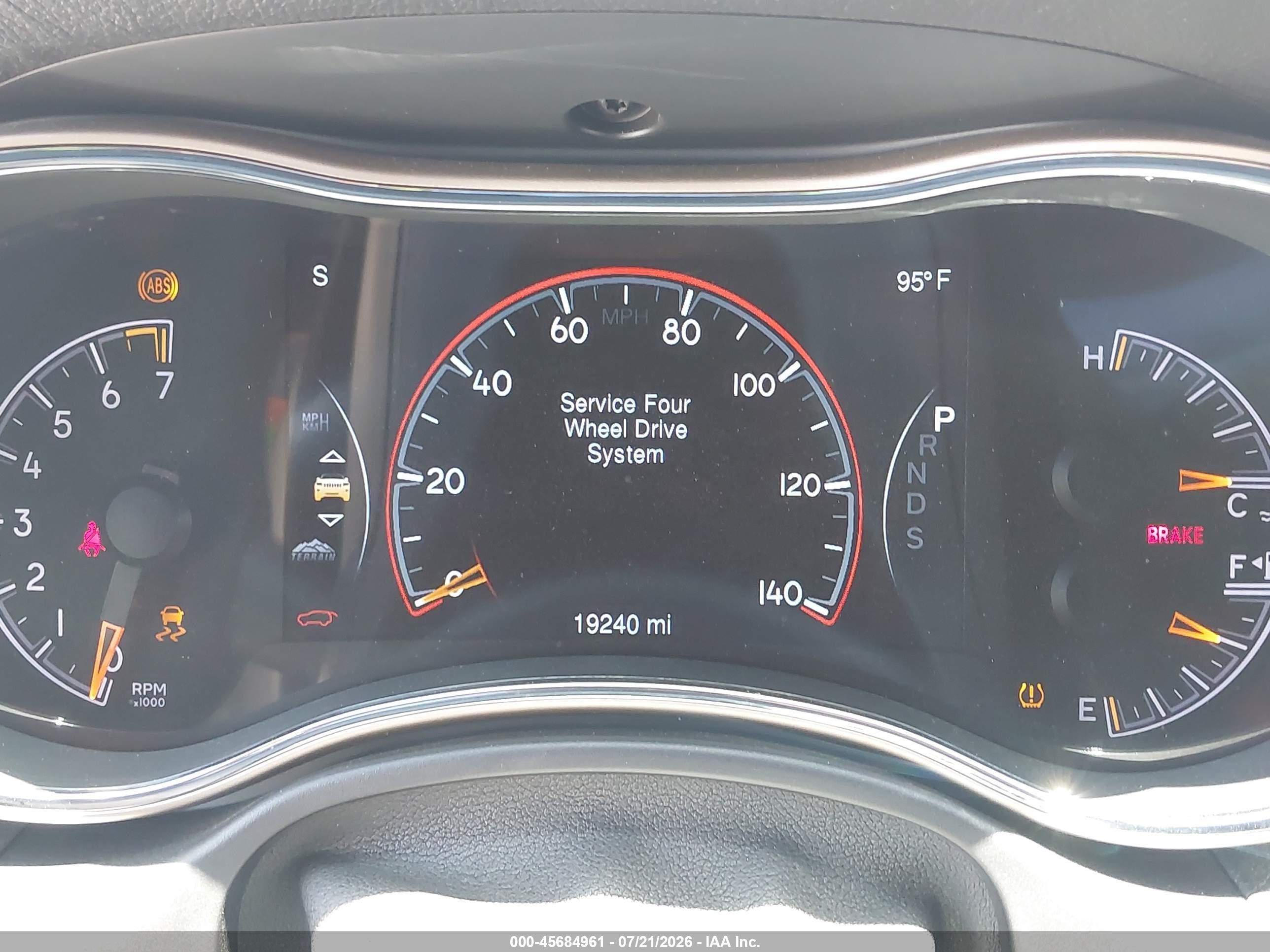 2015 Jeep Grand Cherokee Summit Red vin: 1C4RJFJG2FC783364