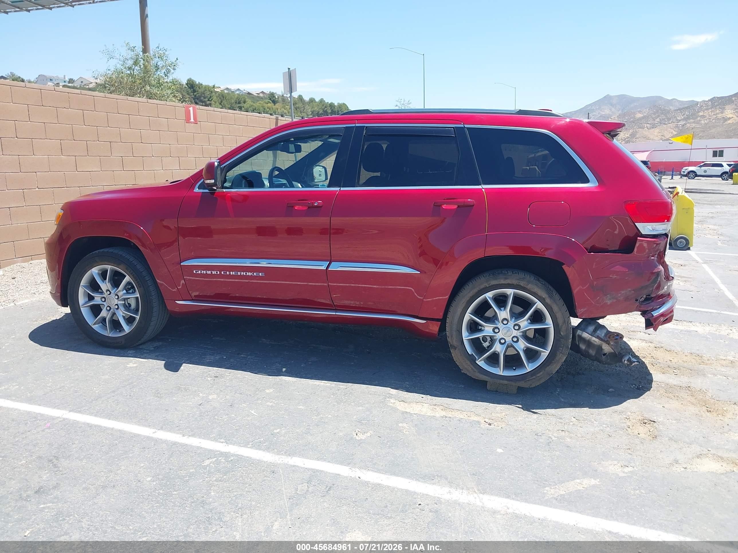 2015 Jeep Grand Cherokee Summit Red vin: 1C4RJFJG2FC783364
