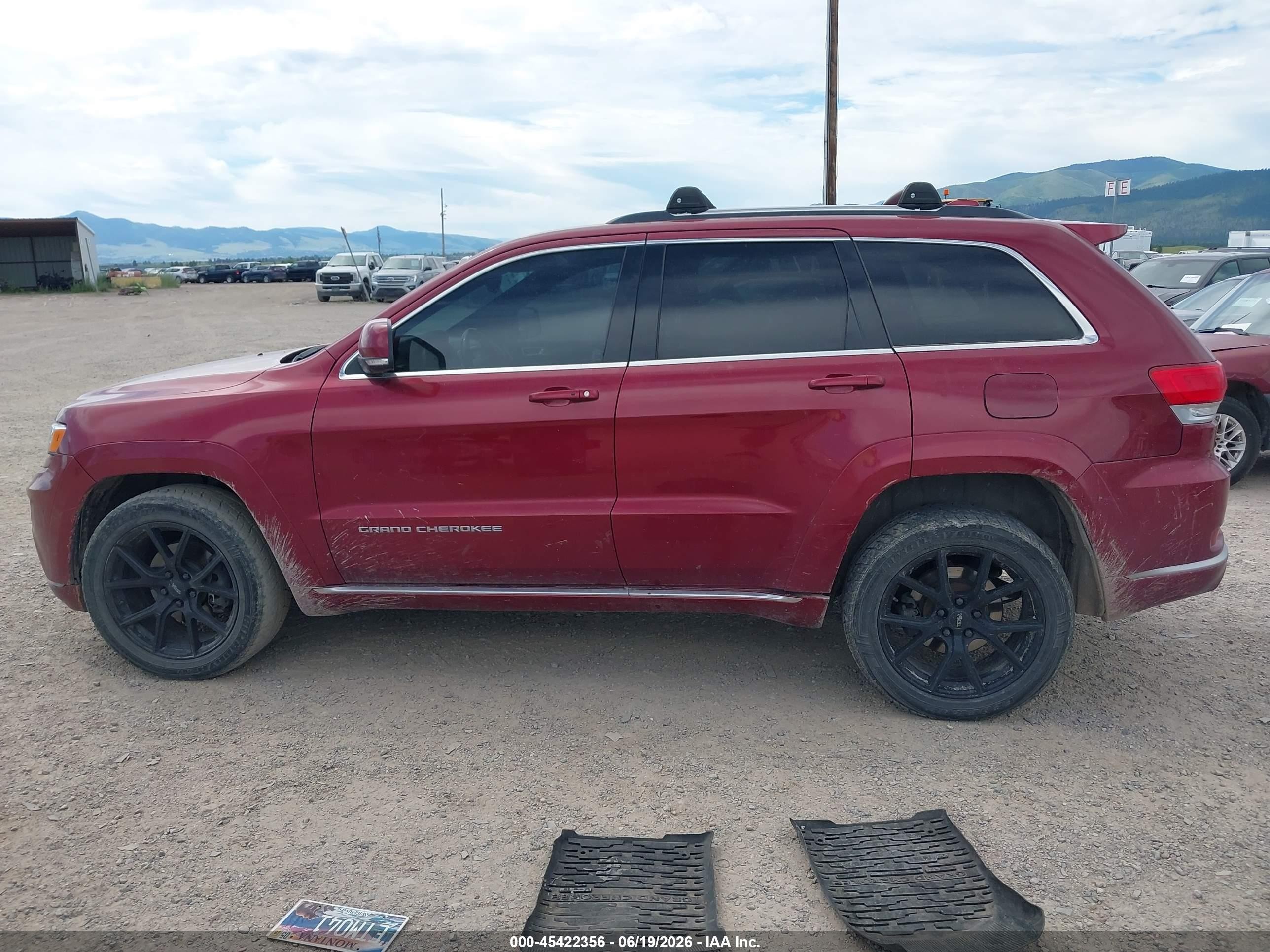 2015 Jeep Grand Cherokee Summit Red vin: 1C4RJFJG4FC665123