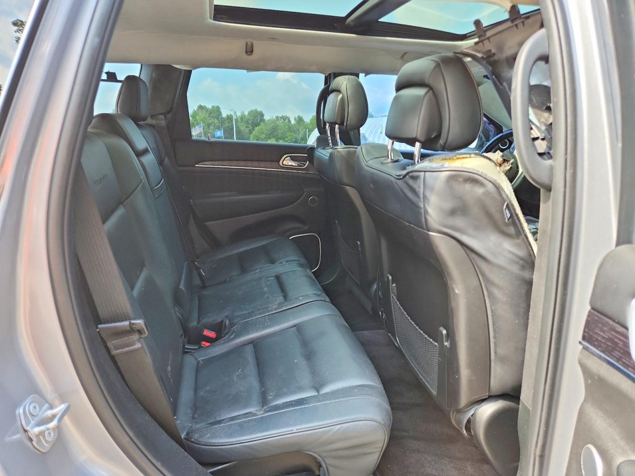 2018 Jeep Grand Cherokee Summit Silver vin: 1C4RJFJG8JC347501