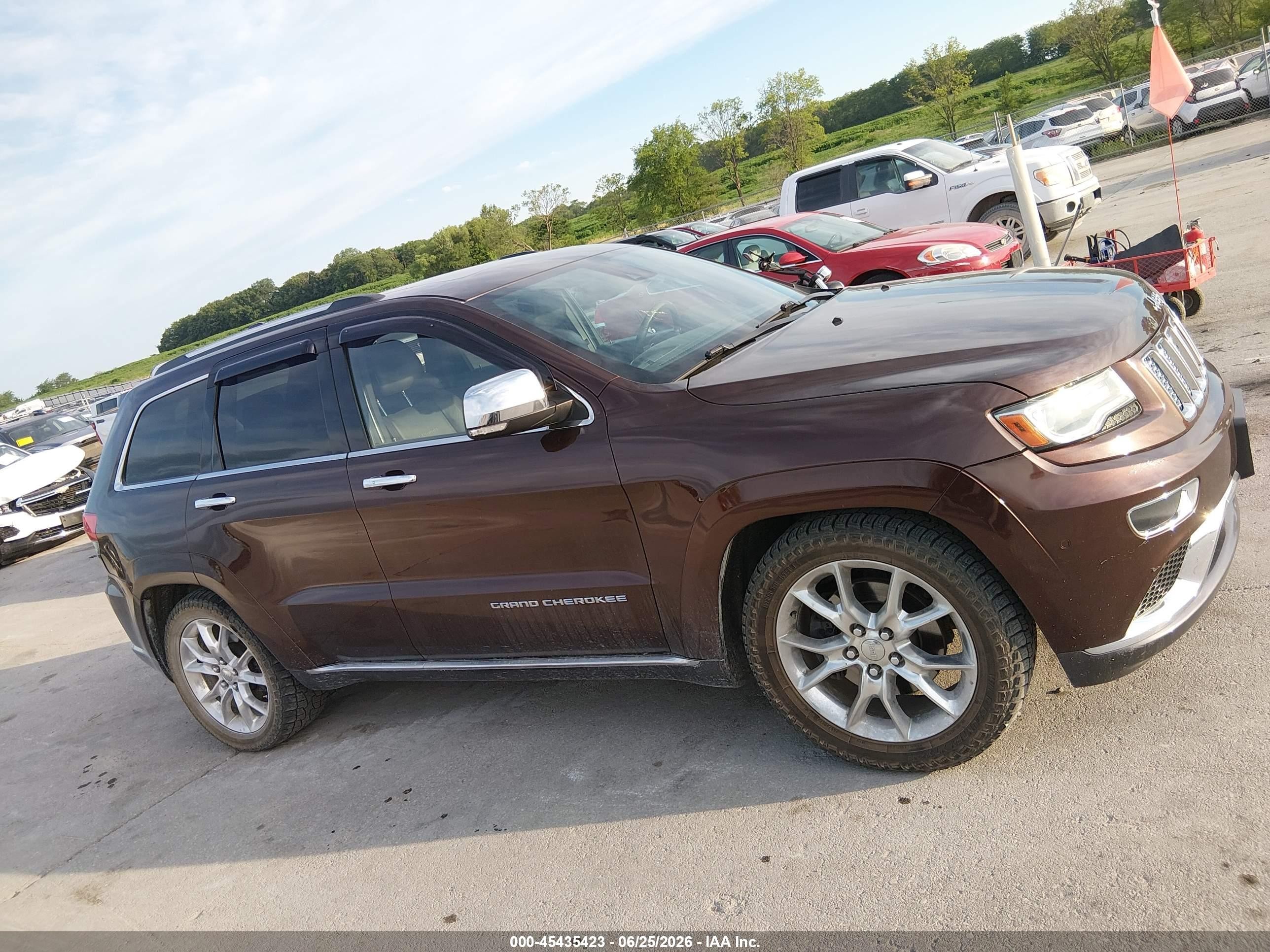 2014 Jeep Grand Cherokee   Коричневый vin: 1C4RJFJM2EC333993