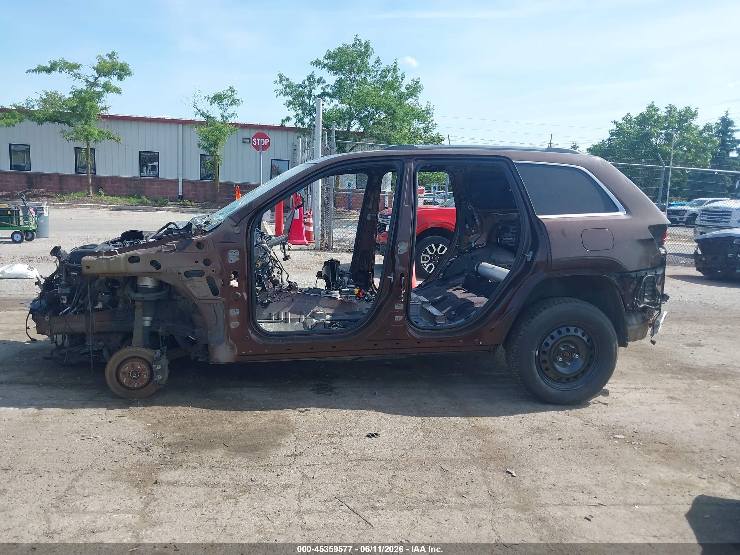 2015 Jeep Grand Cherokee   Brown vin: 1C4RJFJM9FC165612