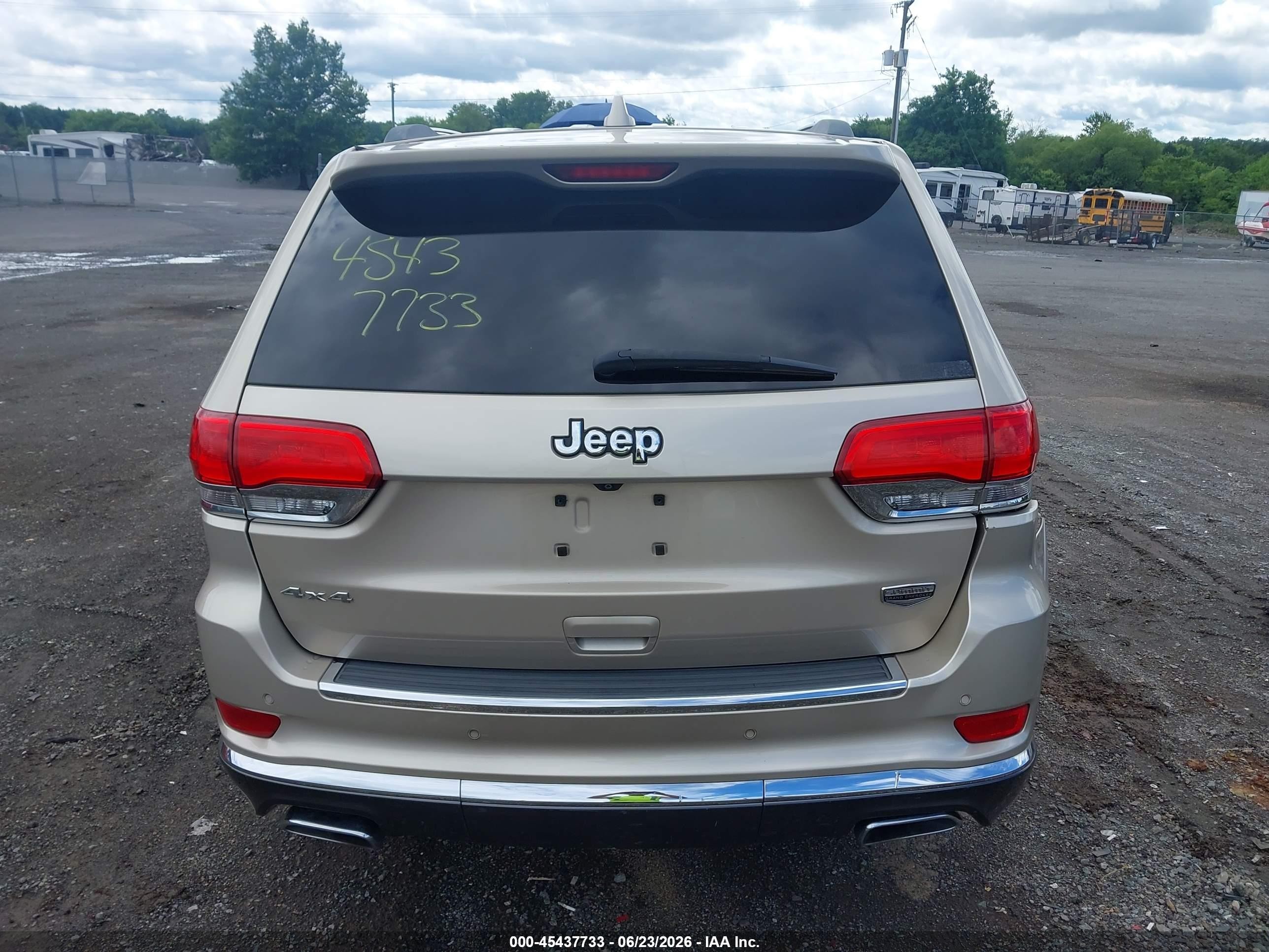2014 Jeep Grand Cherokee Summit Champagne vin: 1C4RJFJT3EC148410