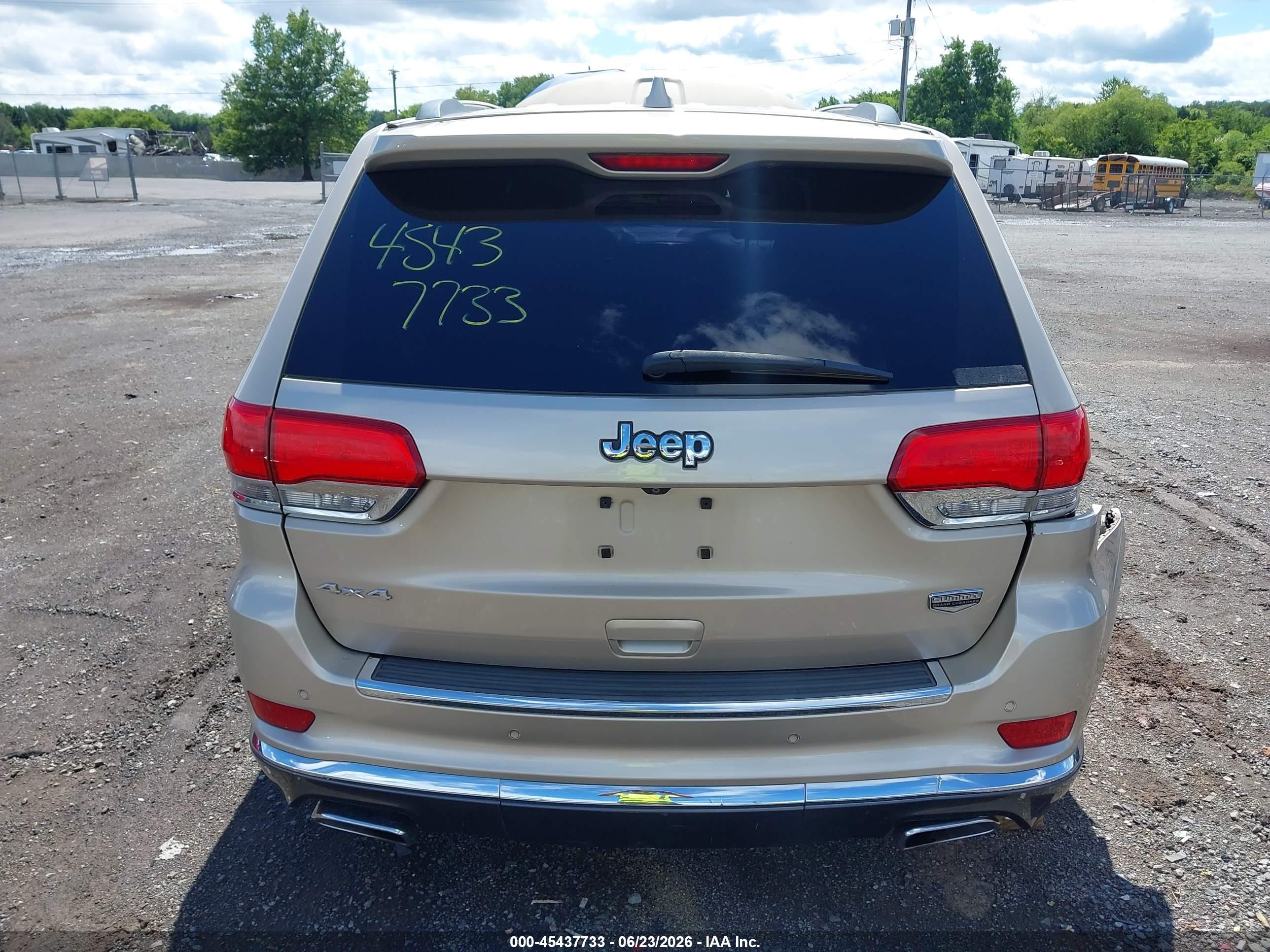 2014 Jeep Grand Cherokee Summit Champagne vin: 1C4RJFJT3EC148410