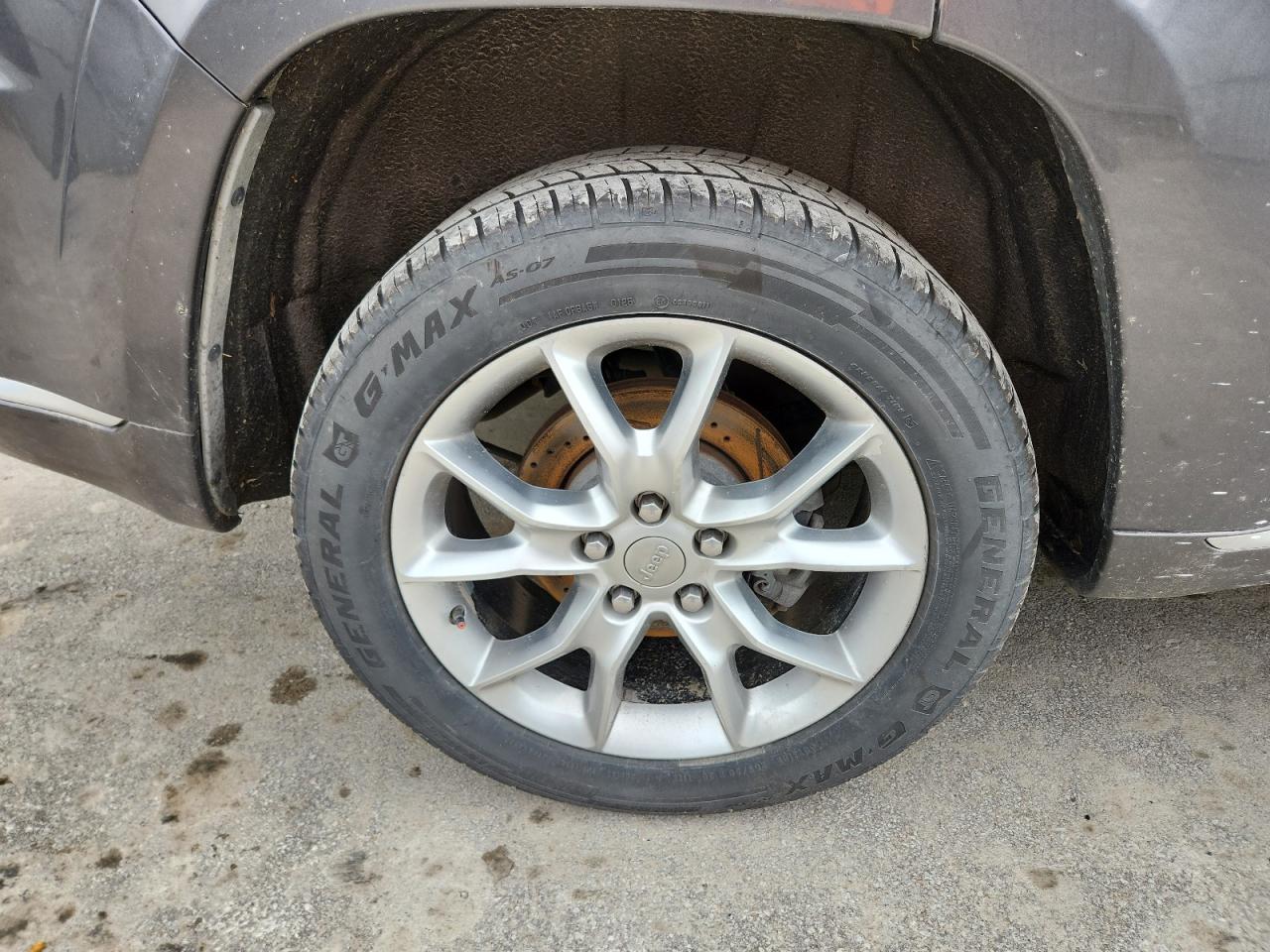 2015 Jeep Grand Cherokee Summit Charcoal vin: 1C4RJFJT6FC764958 Damage: Right Rear Wheel, Curb Rash, > 12 Inches