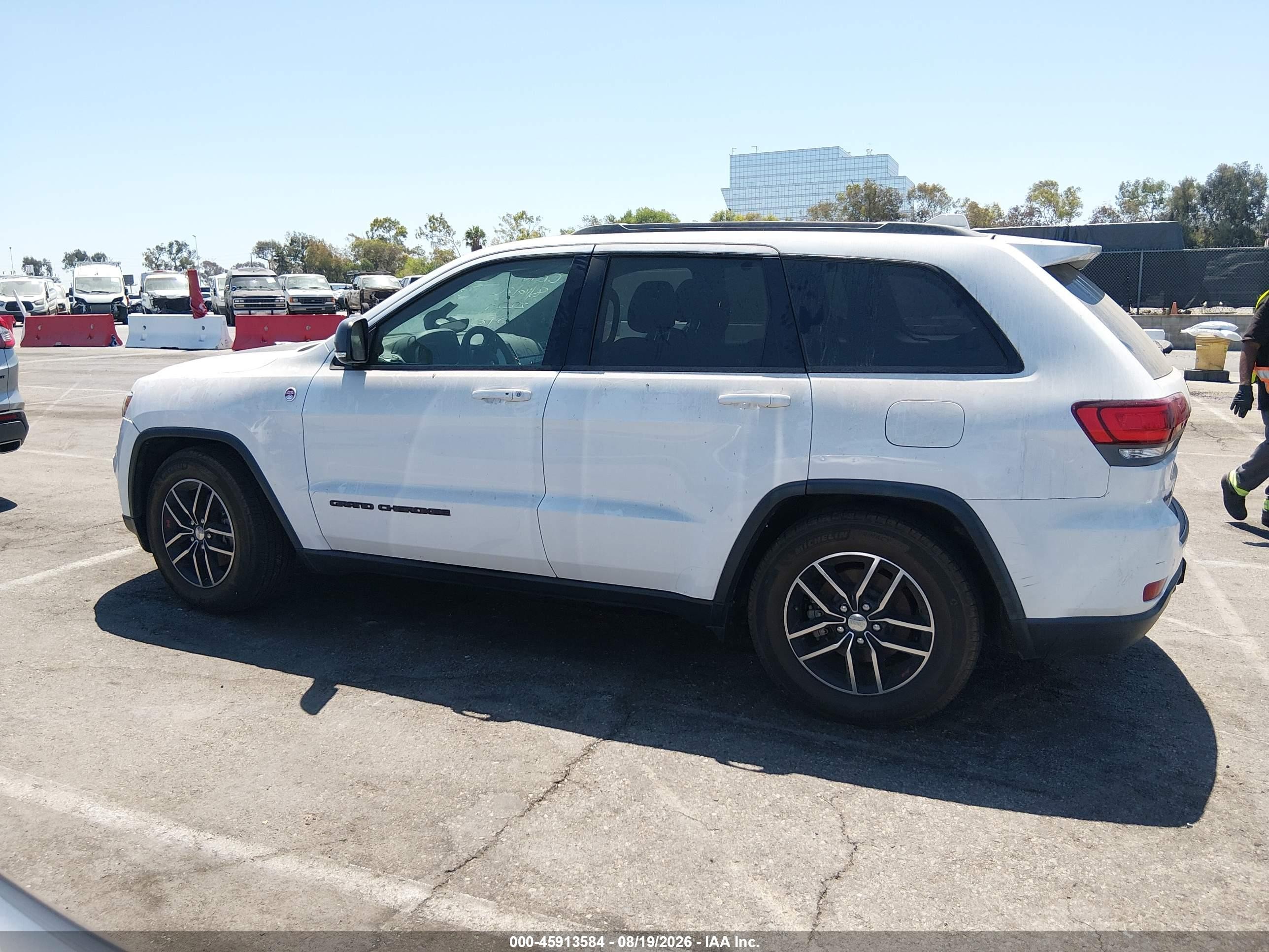 2017 Jeep Grand Cherokee Trailhawk 4x4 White vin: 1C4RJFLG1HC662227