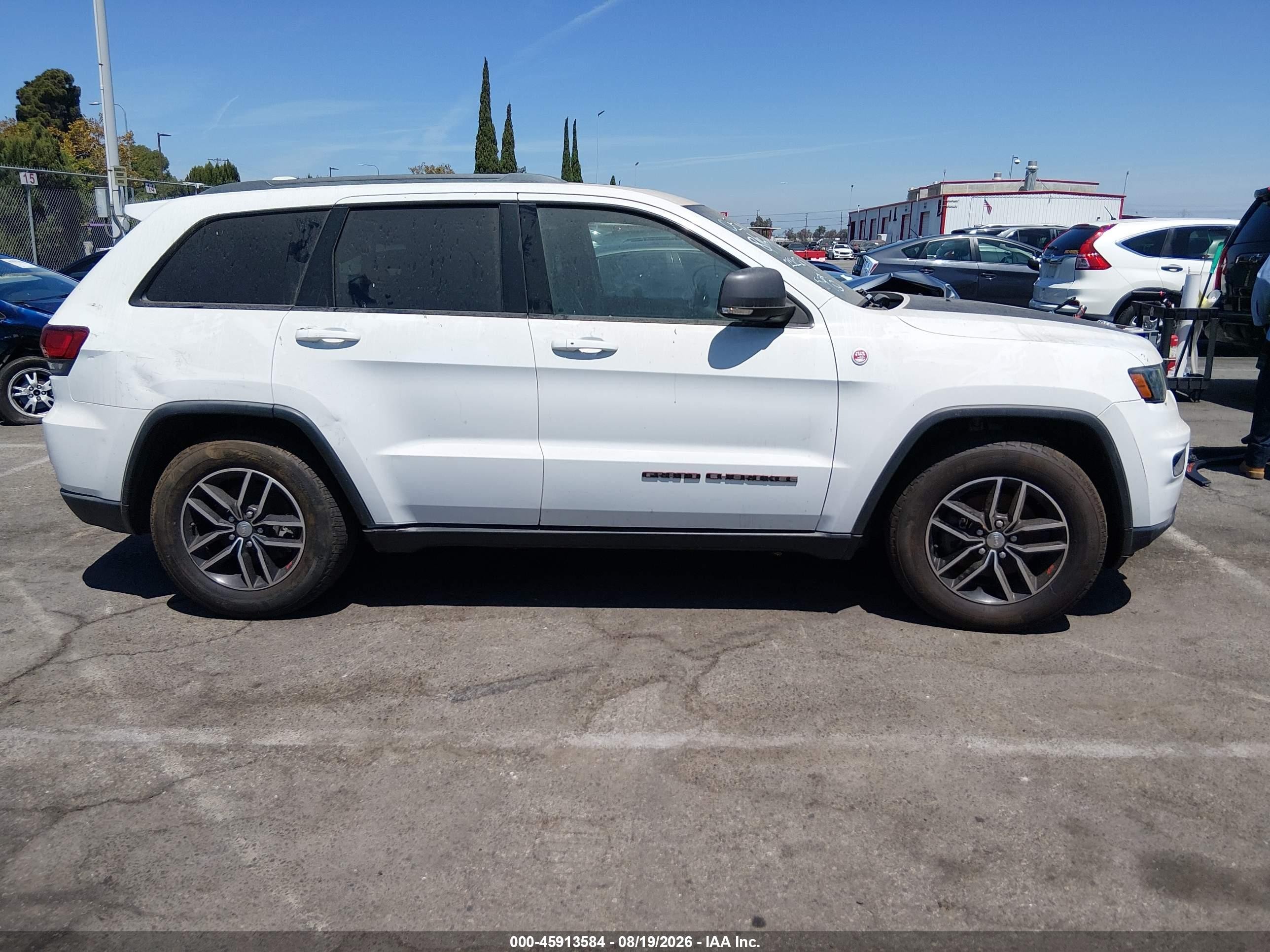 2017 Jeep Grand Cherokee Trailhawk 4x4 White vin: 1C4RJFLG1HC662227