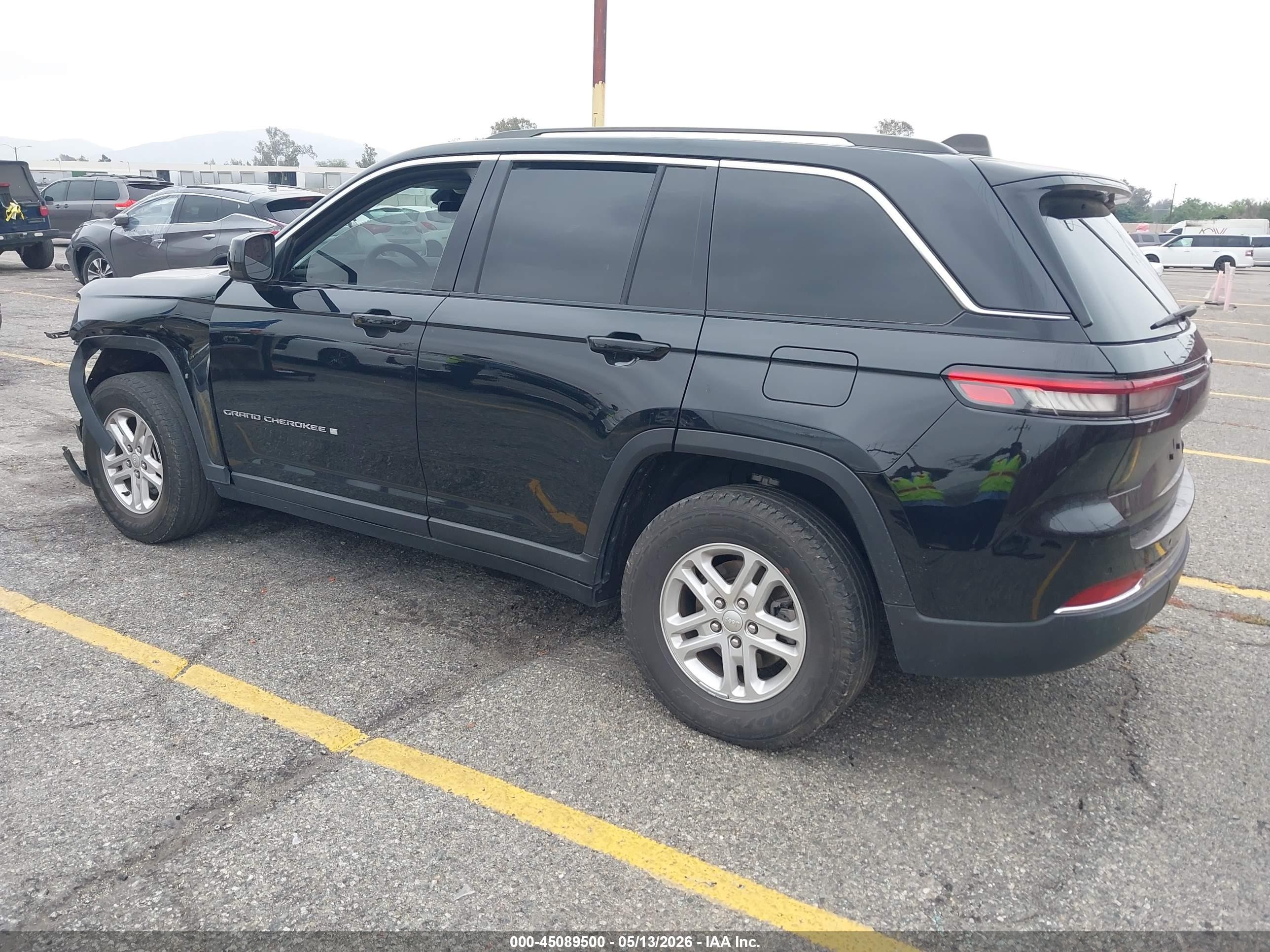 2023 Jeep Grand Cherokee Laredo 4x2 Черный vin: 1C4RJGAG2PC514790