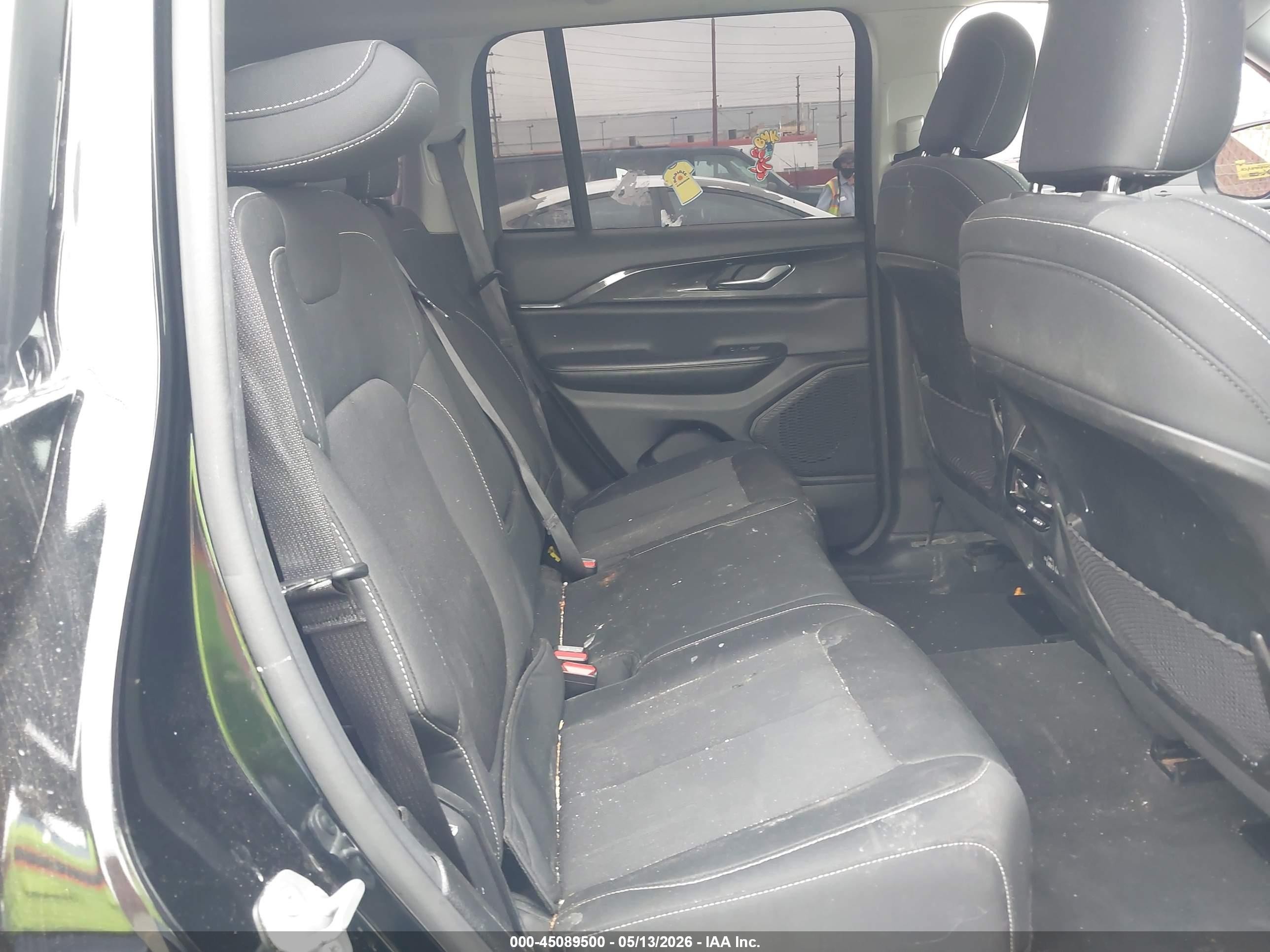 2023 Jeep Grand Cherokee Laredo 4x2 Черный vin: 1C4RJGAG2PC514790