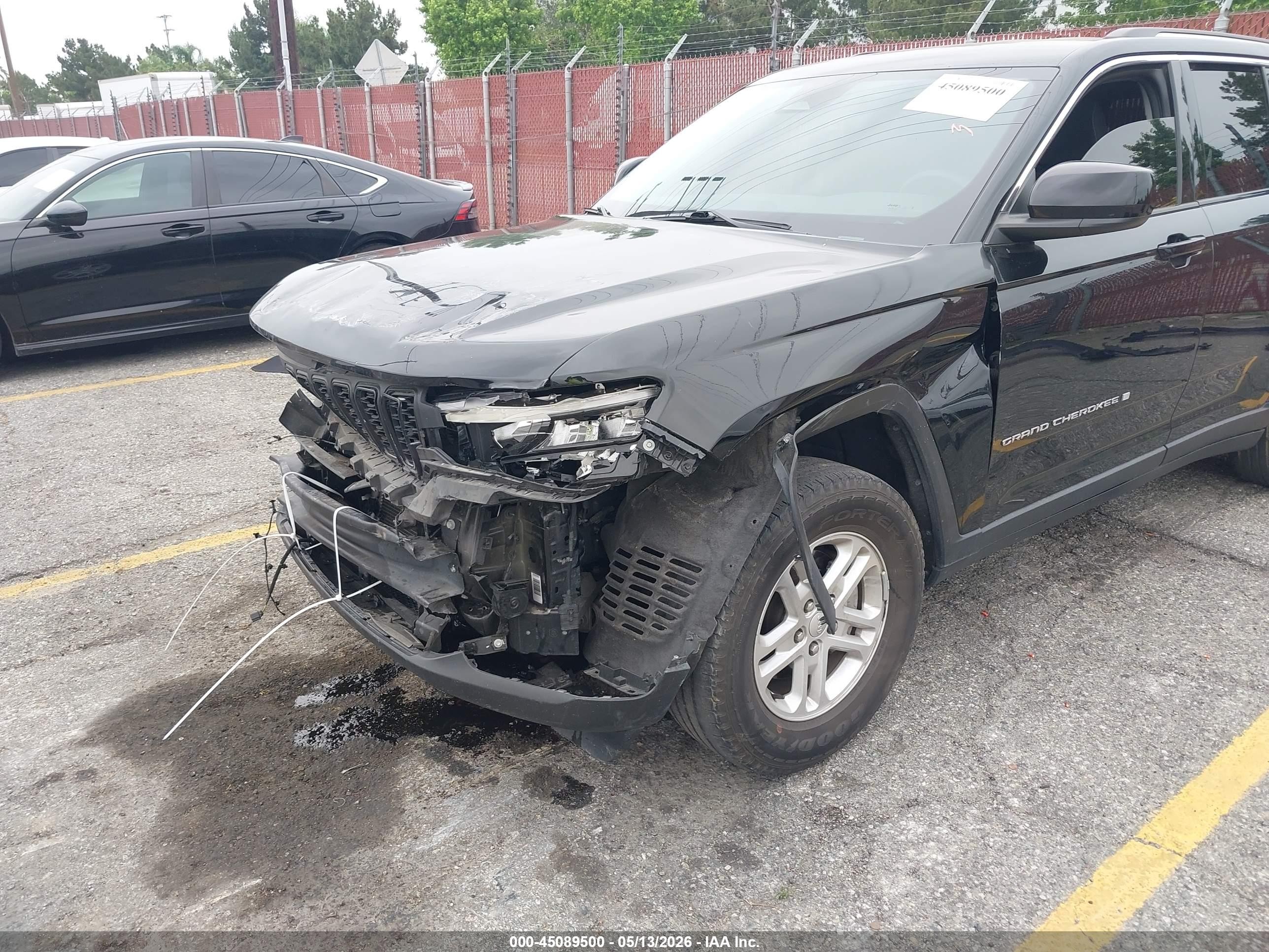 2023 Jeep Grand Cherokee Laredo 4x2 Черный vin: 1C4RJGAG2PC514790
