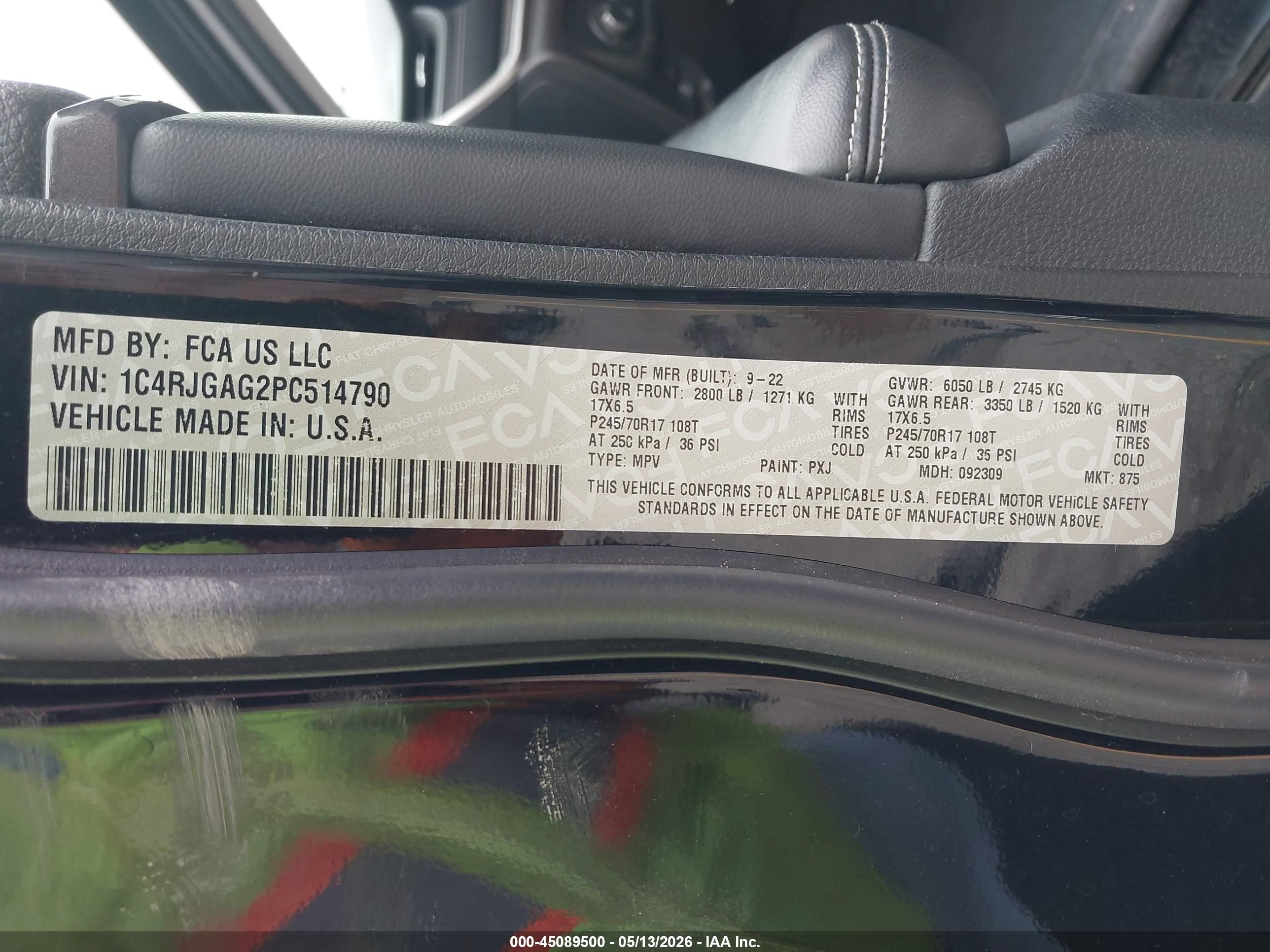 2023 Jeep Grand Cherokee Laredo 4x2 Черный vin: 1C4RJGAG2PC514790