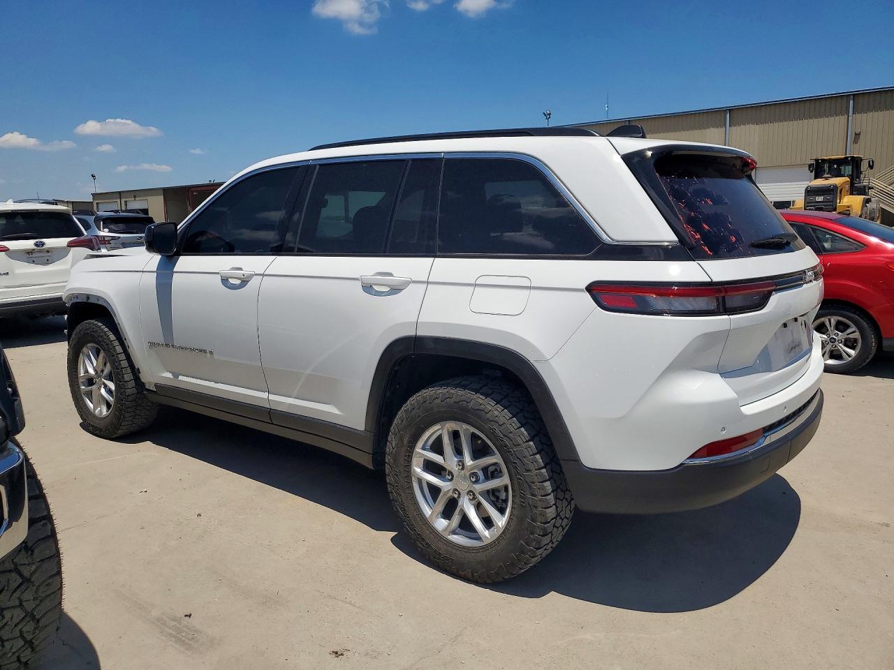 2025 Jeep Grand Cherokee Laredo Белый vin: 1C4RJGAG2SC348876