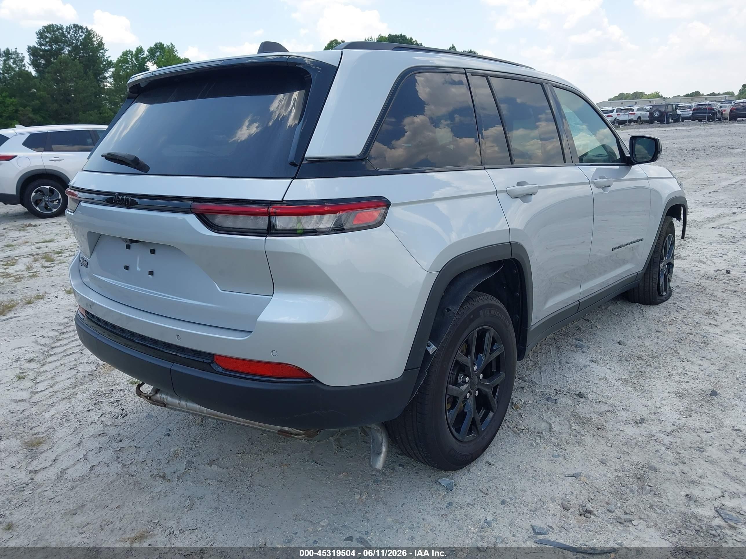 2025 Jeep Grand Cherokee Altitude X 4x2 Silver vin: 1C4RJGAG4SC290155