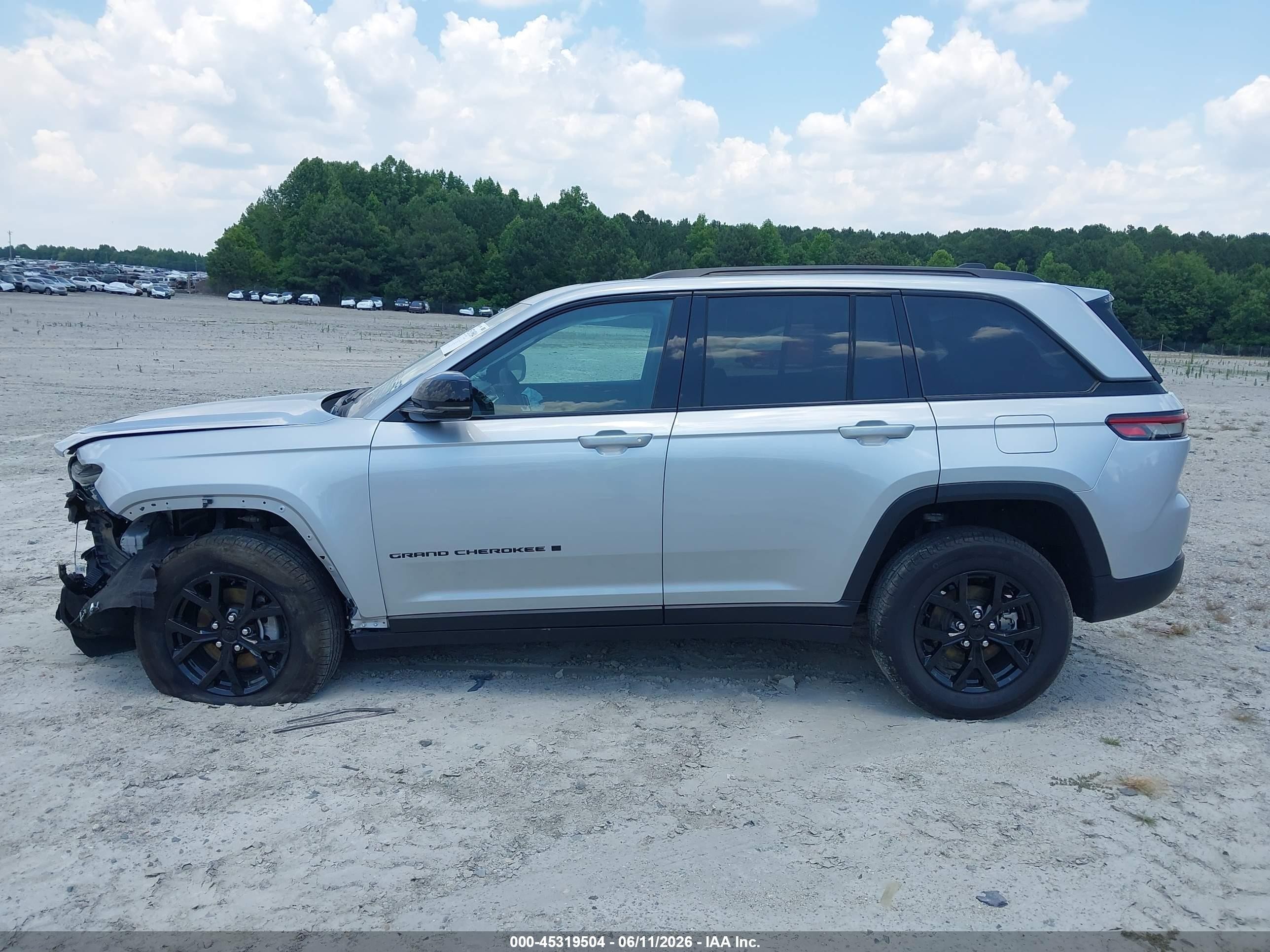2025 Jeep Grand Cherokee Altitude X 4x2 Silver vin: 1C4RJGAG4SC290155