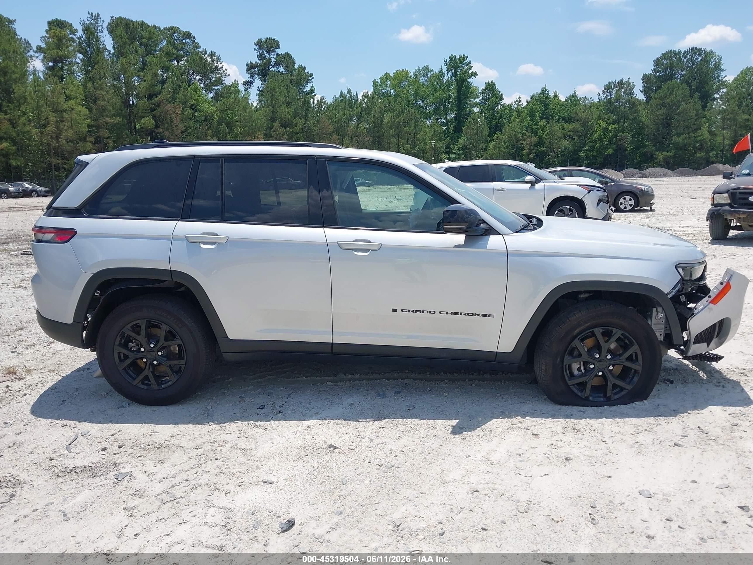2025 Jeep Grand Cherokee Altitude X 4x2 Silver vin: 1C4RJGAG4SC290155