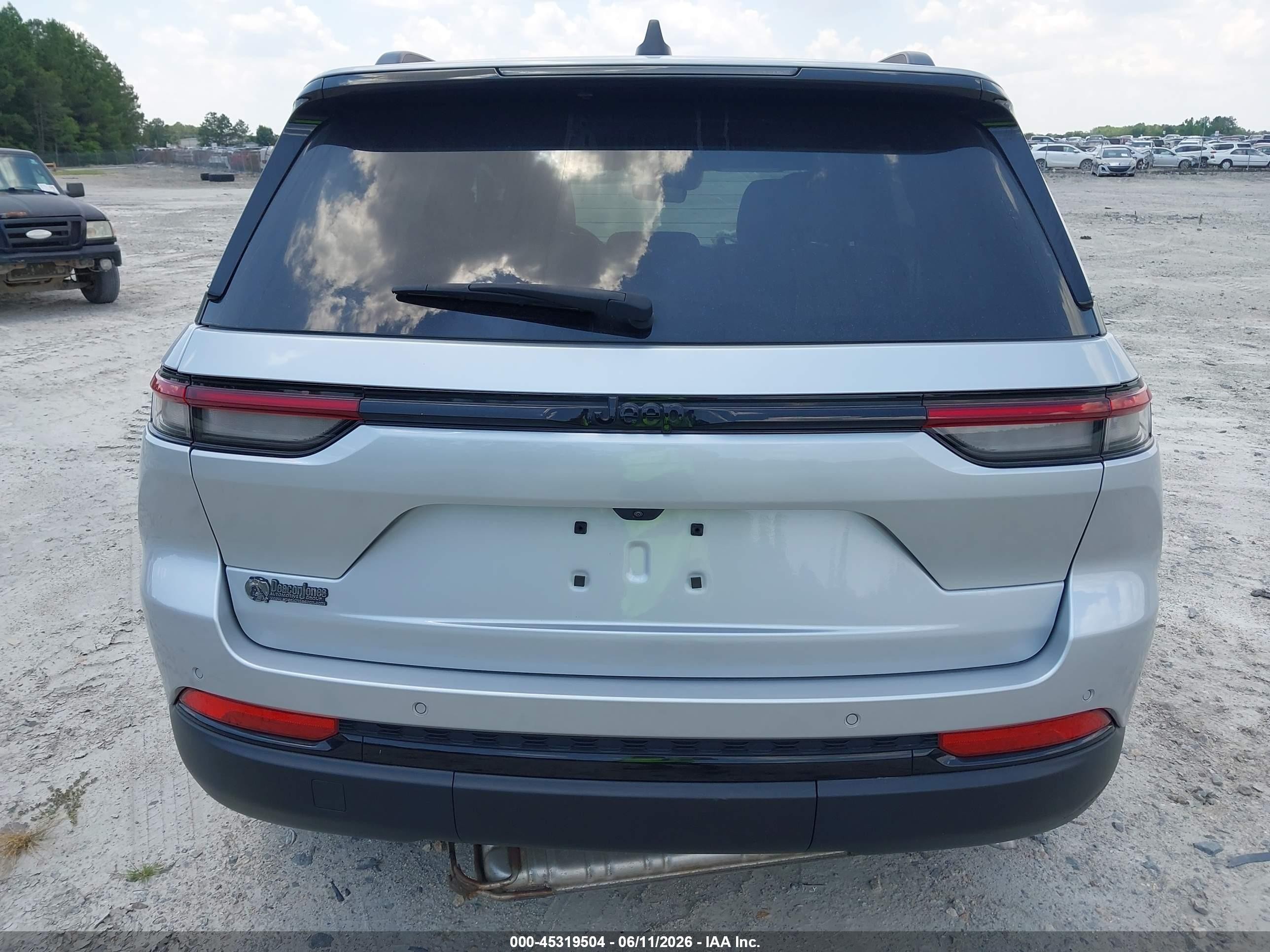 2025 Jeep Grand Cherokee Altitude X 4x2 Silver vin: 1C4RJGAG4SC290155