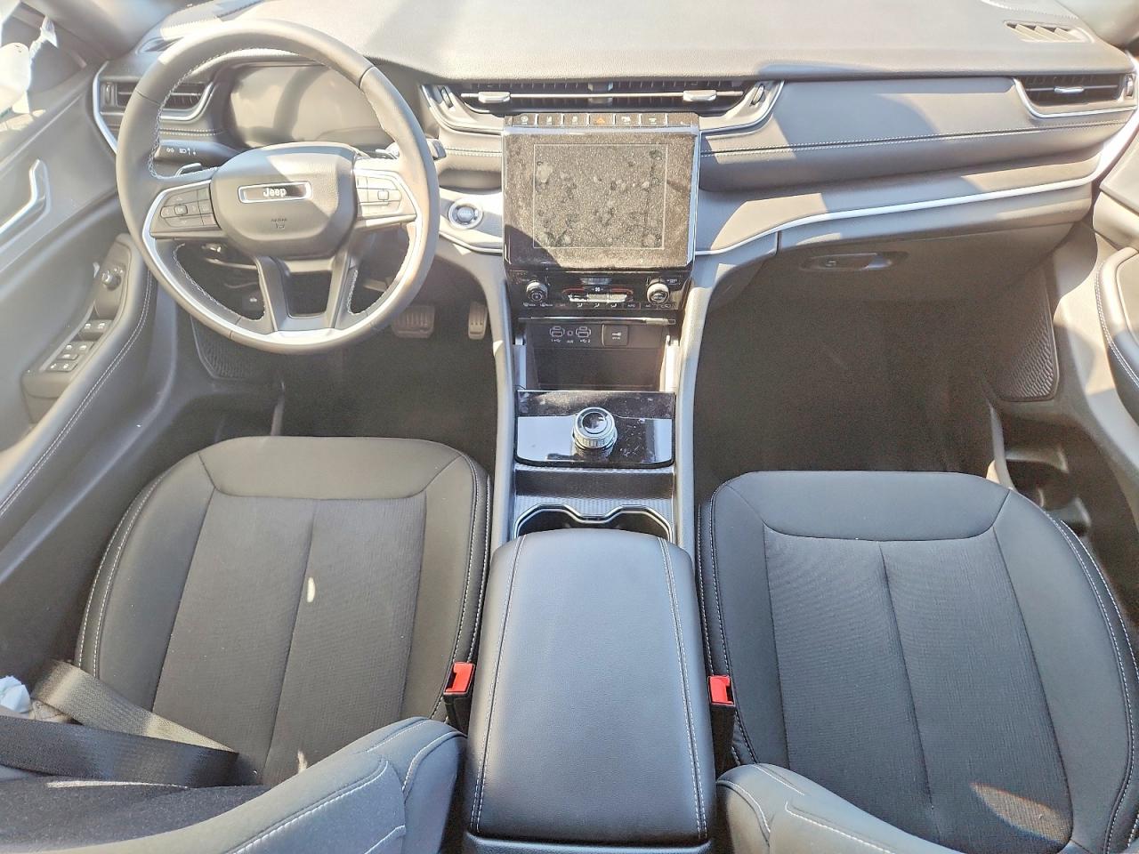 2025 Jeep Grand Cherokee Laredo Серебряный vin: 1C4RJGAG7S8804969