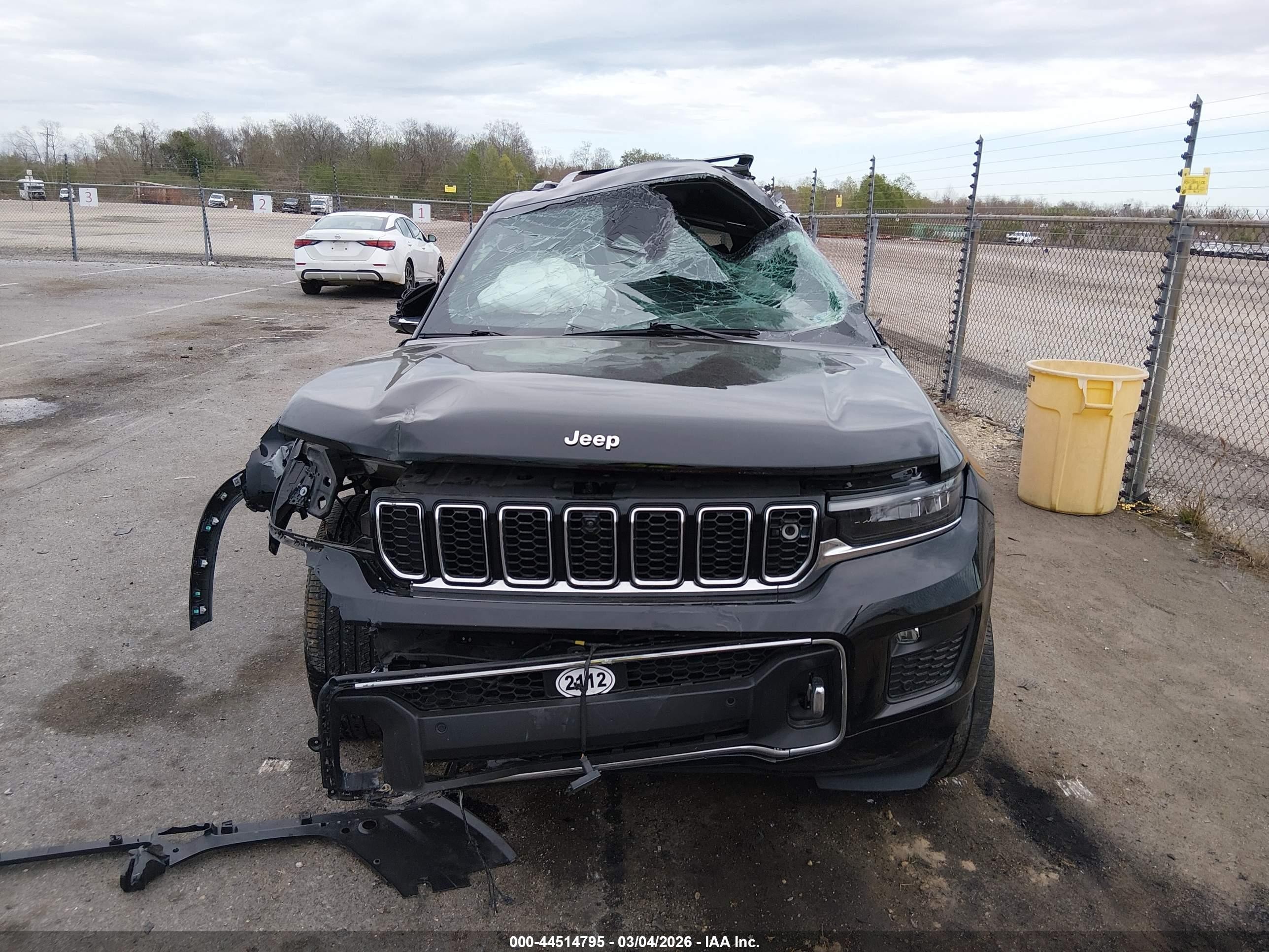 2022 Jeep Grand Cherokee Overland 4x2 Черный vin: 1C4RJGDG8N8608569