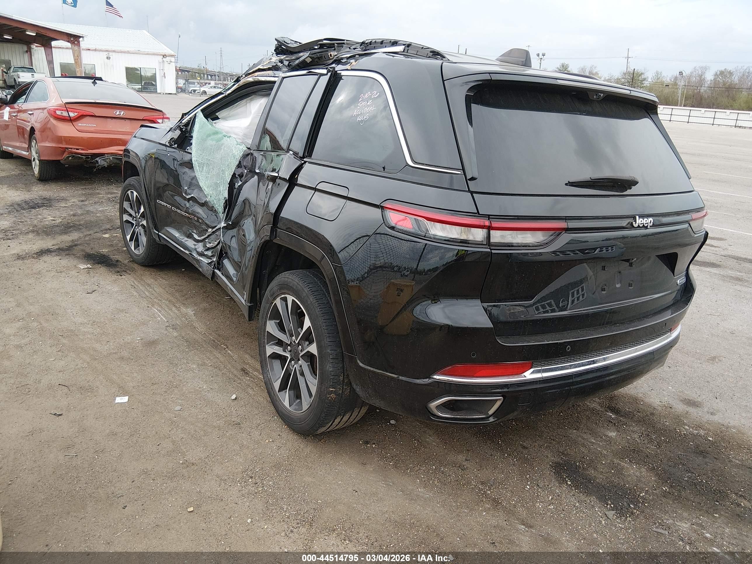 2022 Jeep Grand Cherokee Overland 4x2 Черный vin: 1C4RJGDG8N8608569