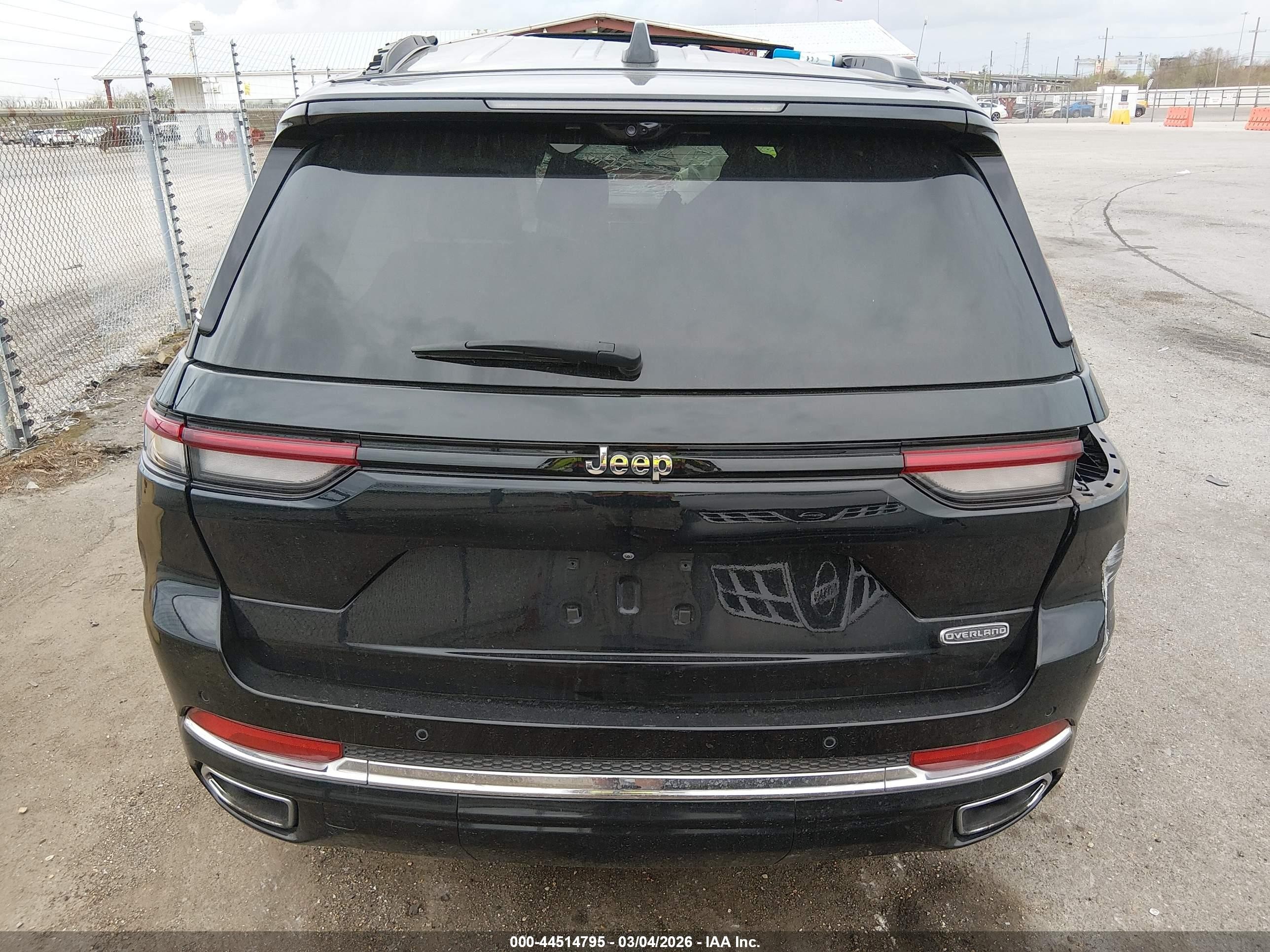 2022 Jeep Grand Cherokee Overland 4x2 Черный vin: 1C4RJGDG8N8608569