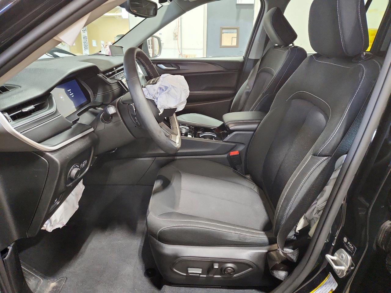 2023 Jeep Grand Cherokee Laredo Black vin: 1C4RJHAG0PC642726