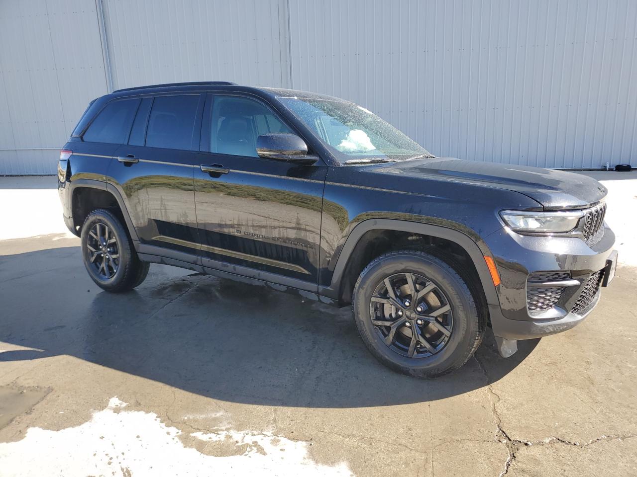 2025 Jeep Grand Cherokee Laredo Black vin: 1C4RJHAG0SC323318 Damage: Right Front Fender, Heavy Scratch, 2 To 3 Inches