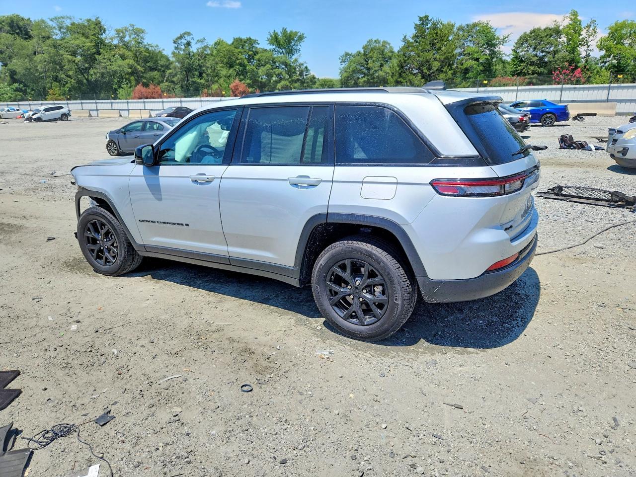 2024 Jeep Grand Cherokee Laredo Silver vin: 1C4RJHAG1RC108587