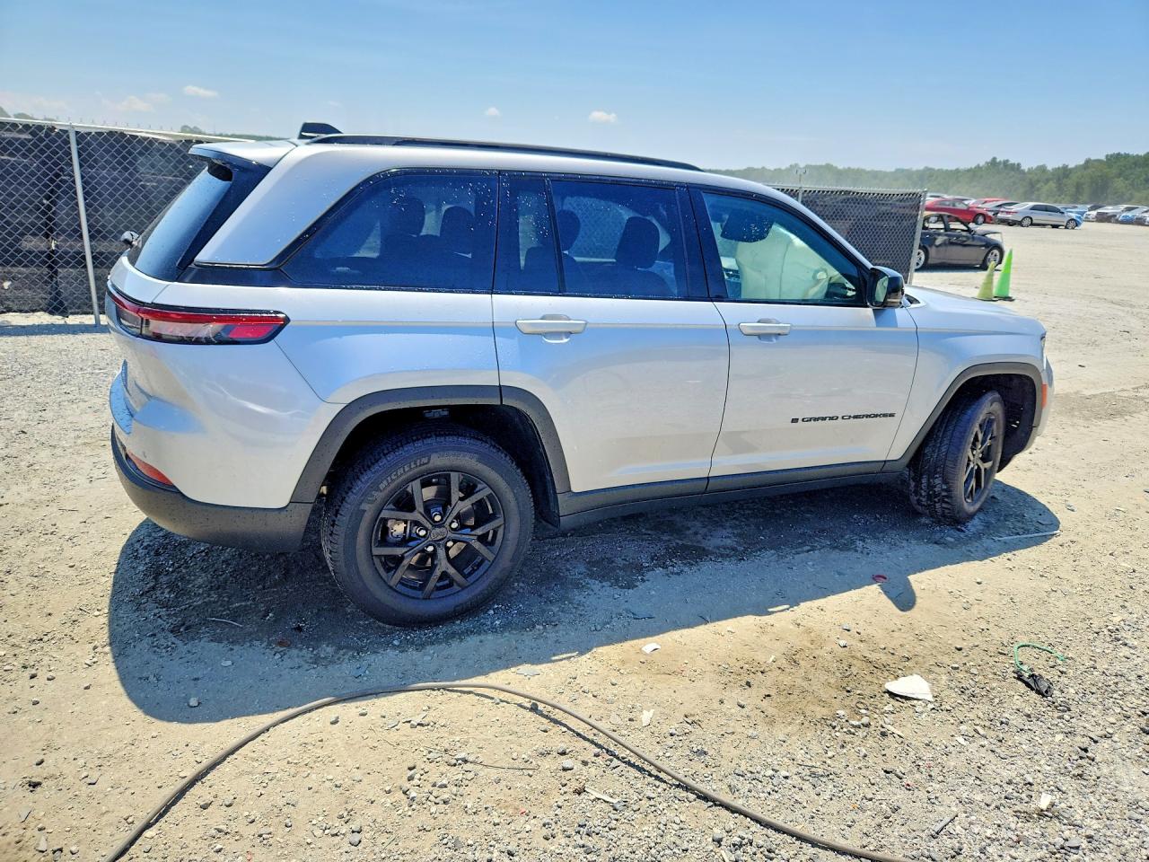 2024 Jeep Grand Cherokee Laredo Silver vin: 1C4RJHAG1RC108587