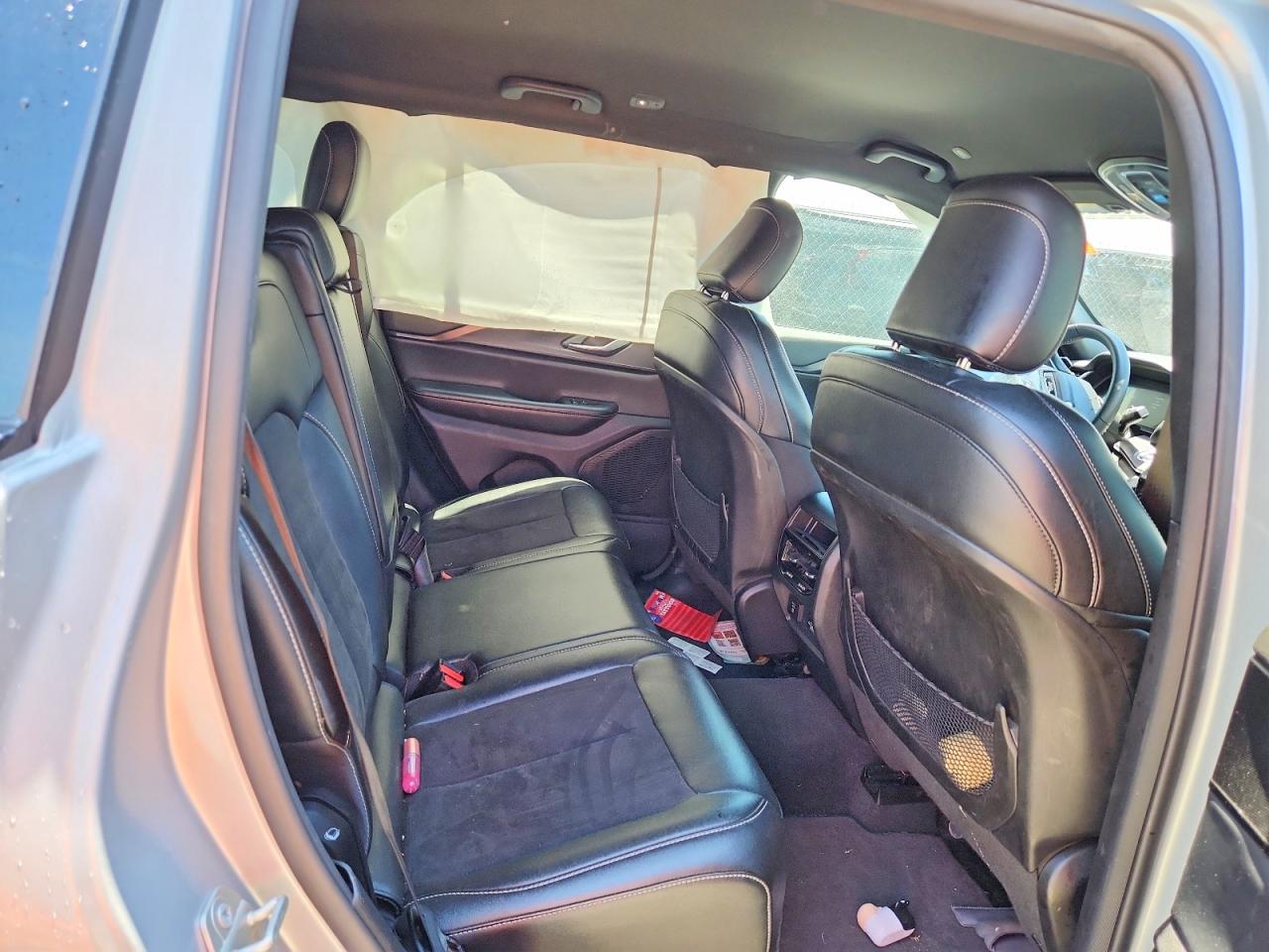 2024 Jeep Grand Cherokee Laredo Silver vin: 1C4RJHAG1RC108587