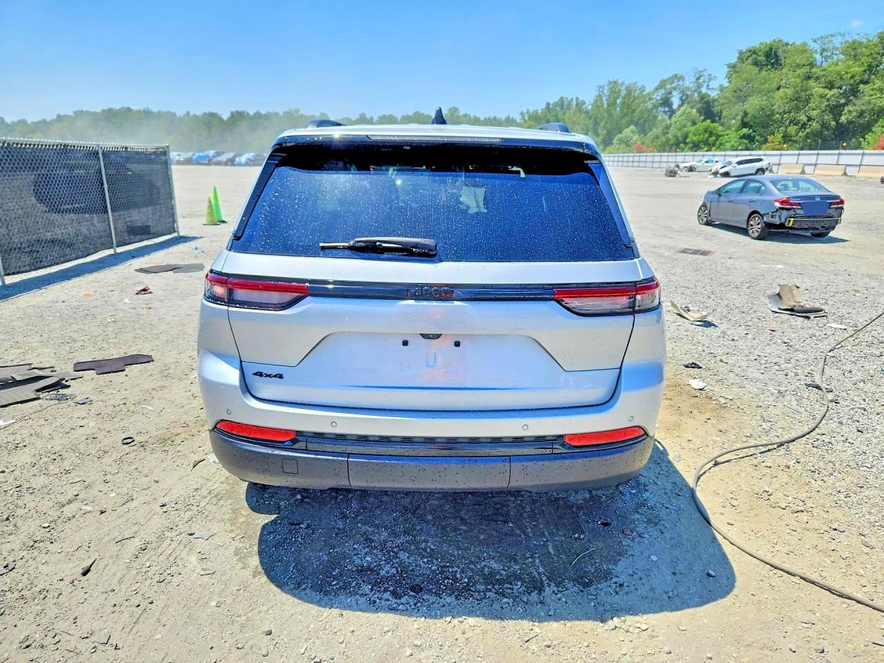 2024 Jeep Grand Cherokee Laredo Silver vin: 1C4RJHAG1RC108587