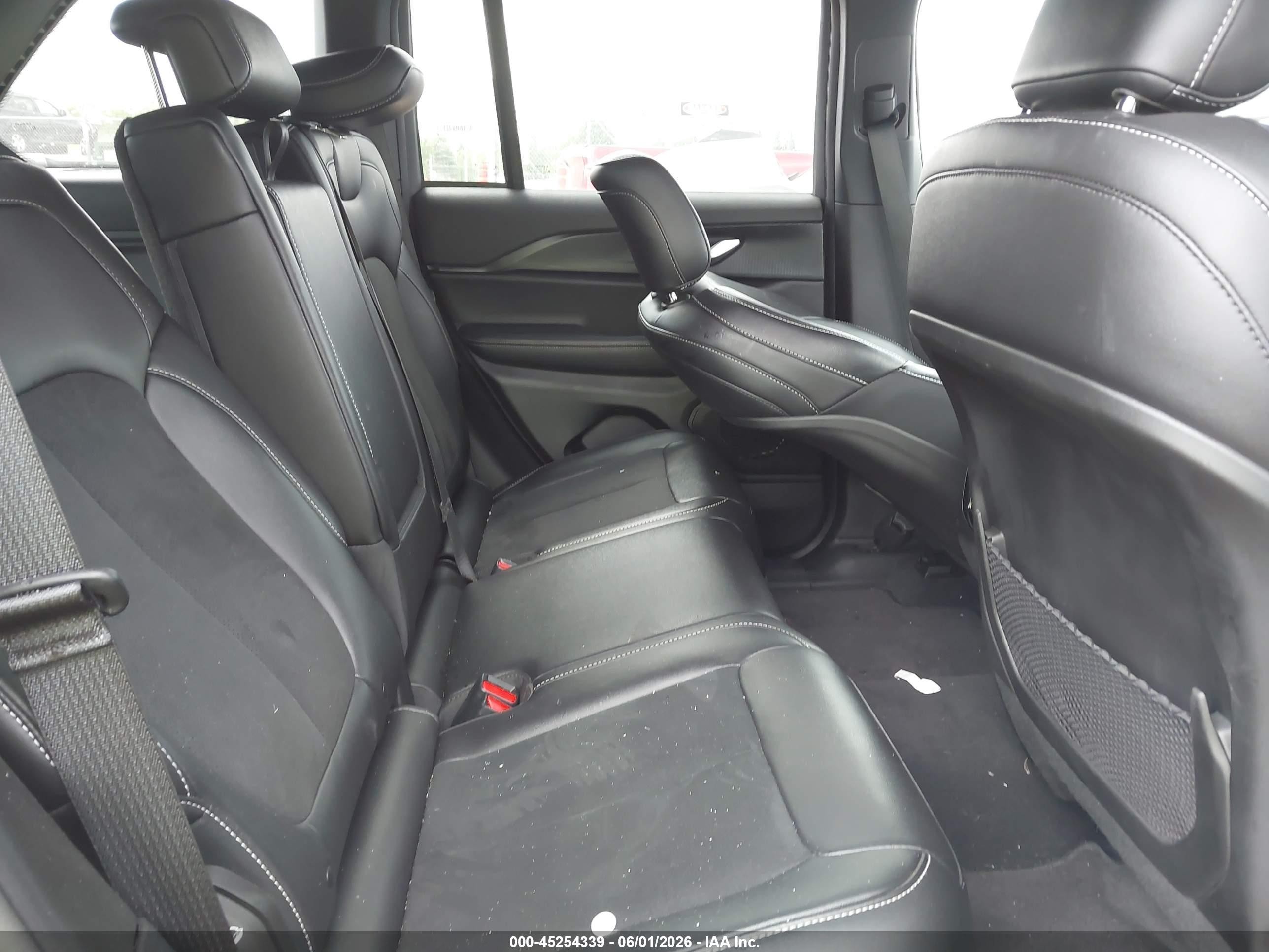 2025 Jeep Grand Cherokee Altitude 4x4 Черный vin: 1C4RJHAG2S8703263