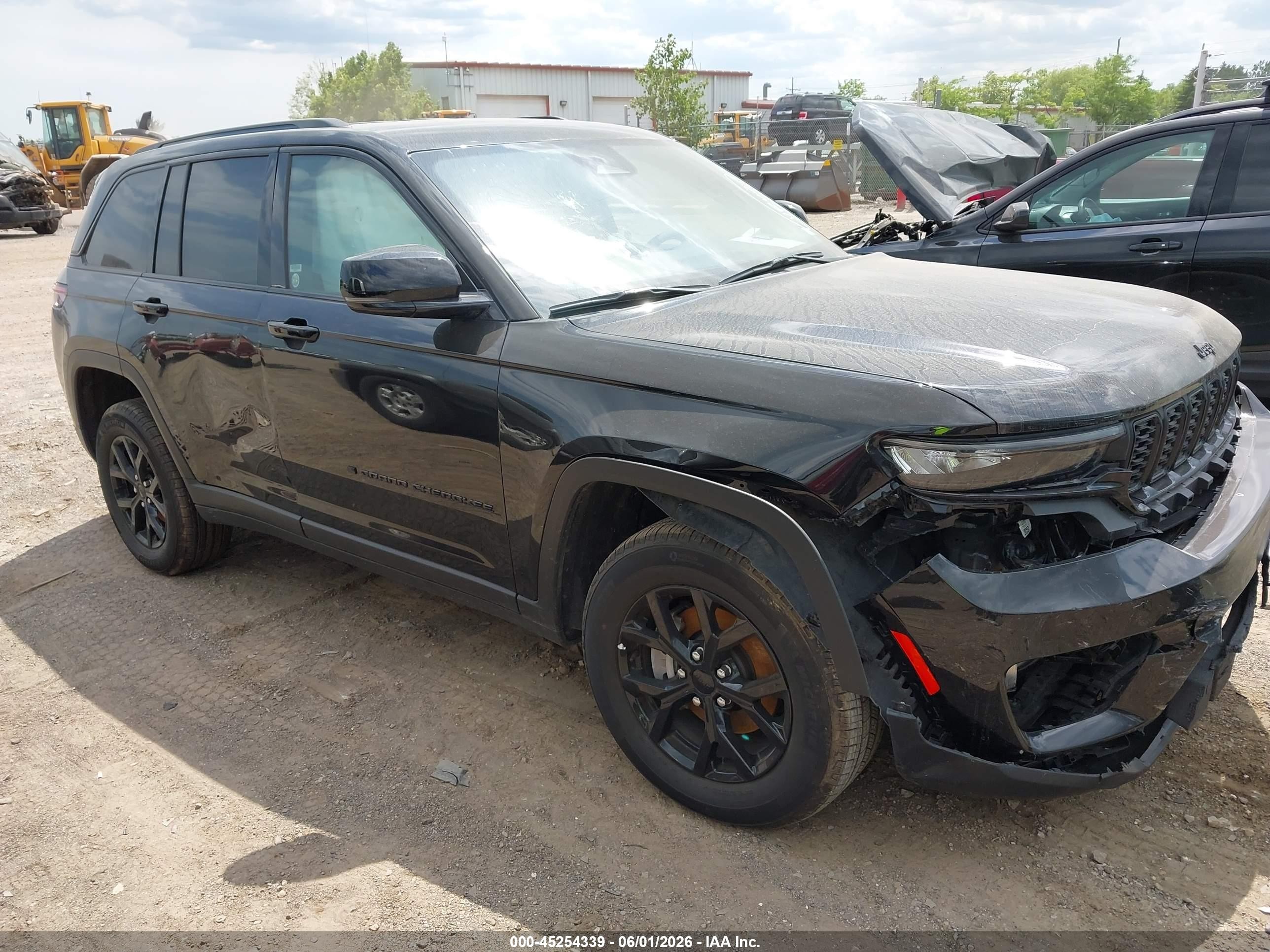 2025 Jeep Grand Cherokee Altitude 4x4 Черный vin: 1C4RJHAG2S8703263
