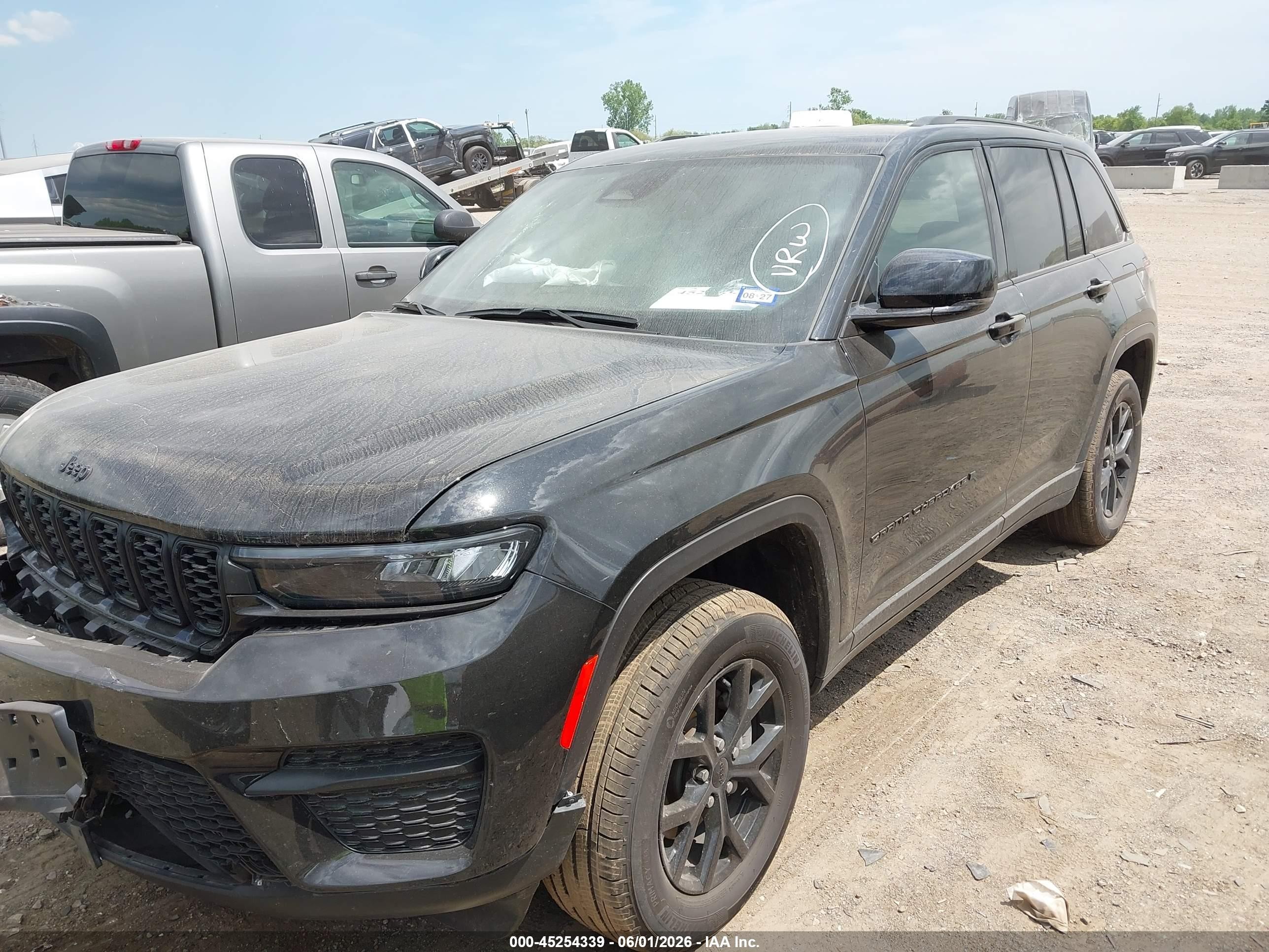 2025 Jeep Grand Cherokee Altitude 4x4 Черный vin: 1C4RJHAG2S8703263