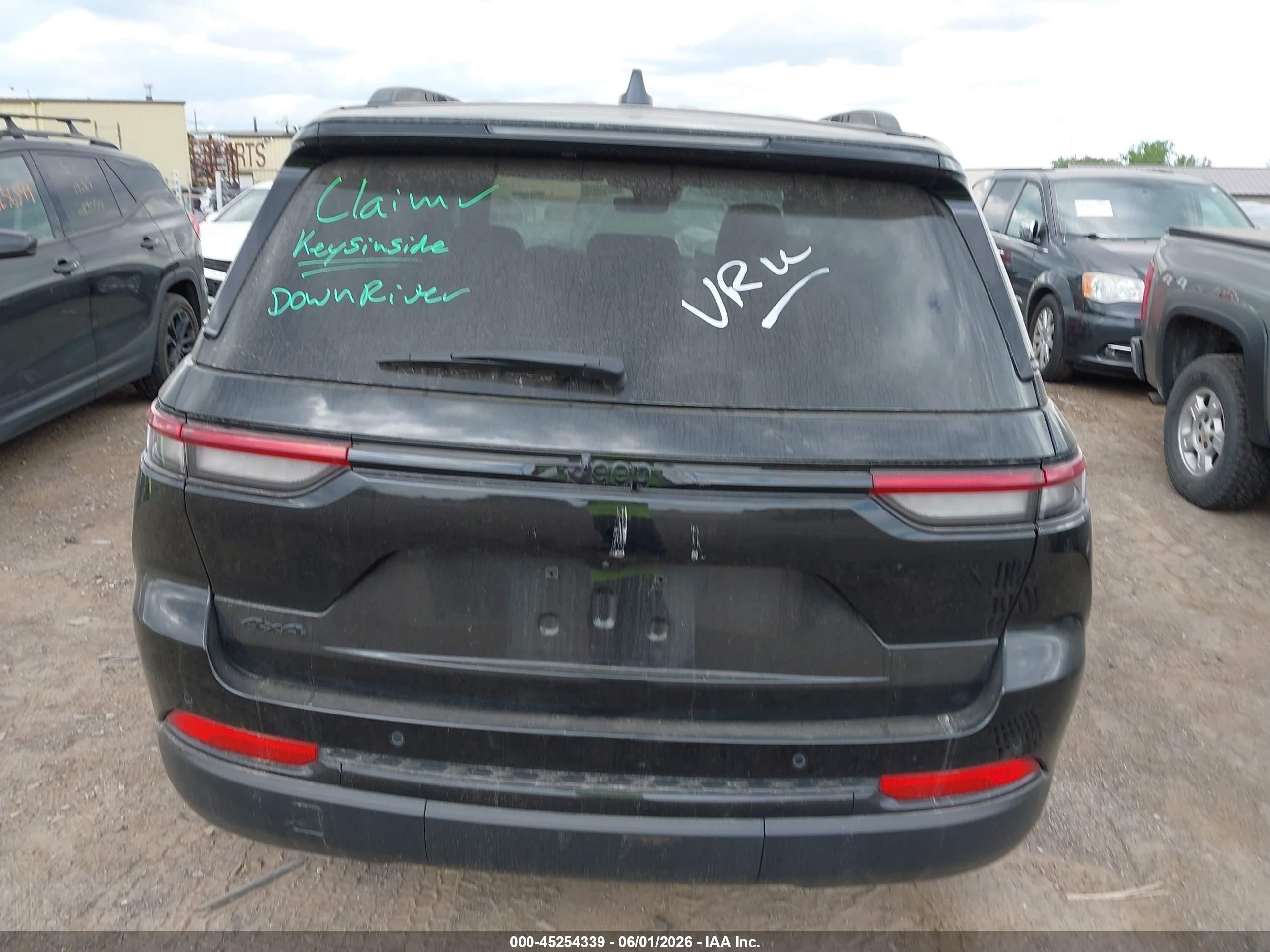 2025 Jeep Grand Cherokee Altitude 4x4 Черный vin: 1C4RJHAG2S8703263