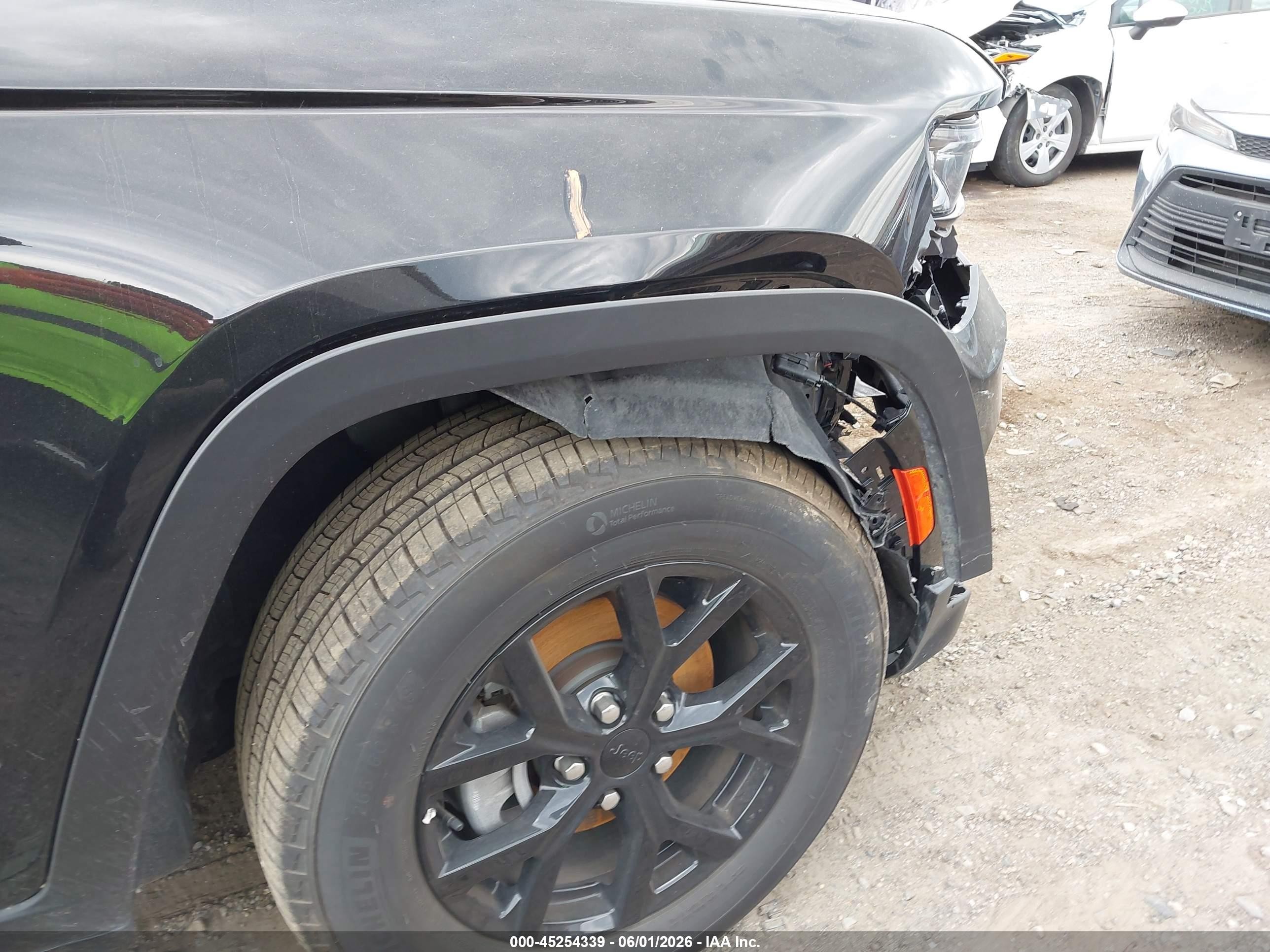 2025 Jeep Grand Cherokee Altitude 4x4 Черный vin: 1C4RJHAG2S8703263