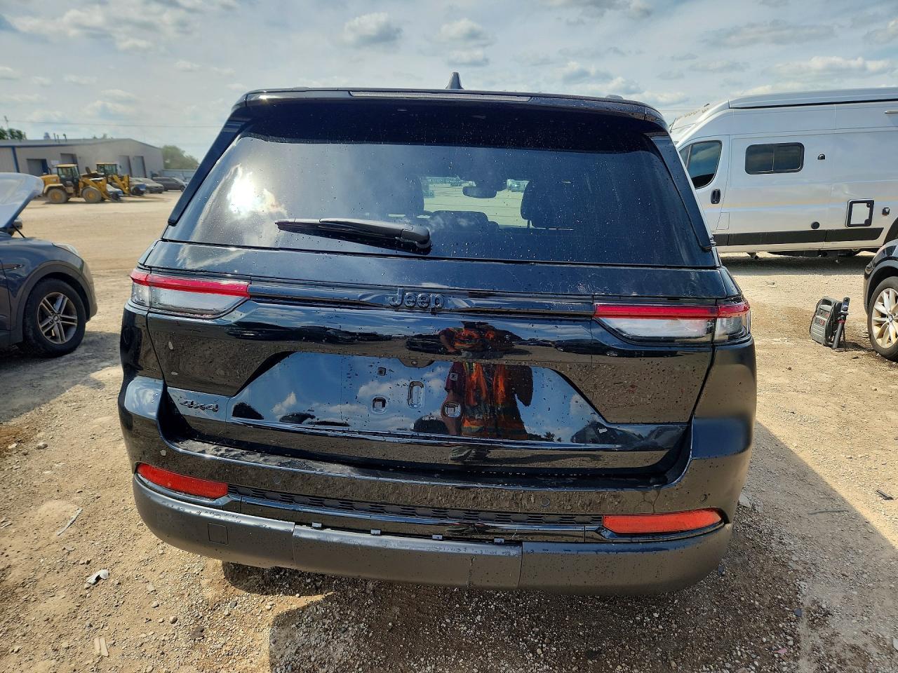 2024 Jeep Grand Cherokee Laredo Black vin: 1C4RJHAG3RC247684