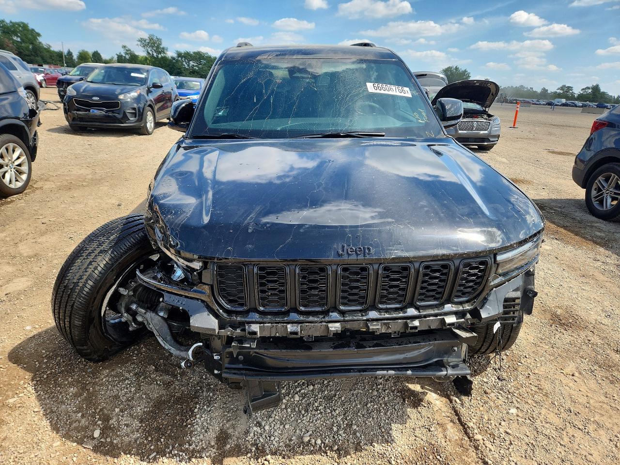 2024 Jeep Grand Cherokee Laredo Black vin: 1C4RJHAG3RC247684