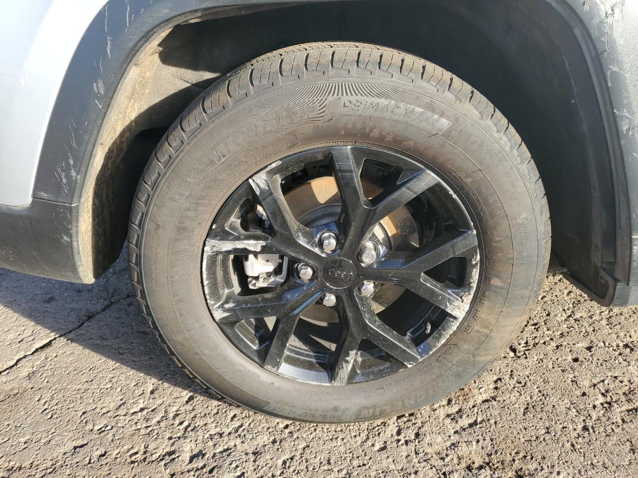 2025 Jeep Grand Cherokee Laredo Серебряный vin: 1C4RJHAG3SC297314 Damage: Right Rear Wheel, Curb Rash, > 12 Inches