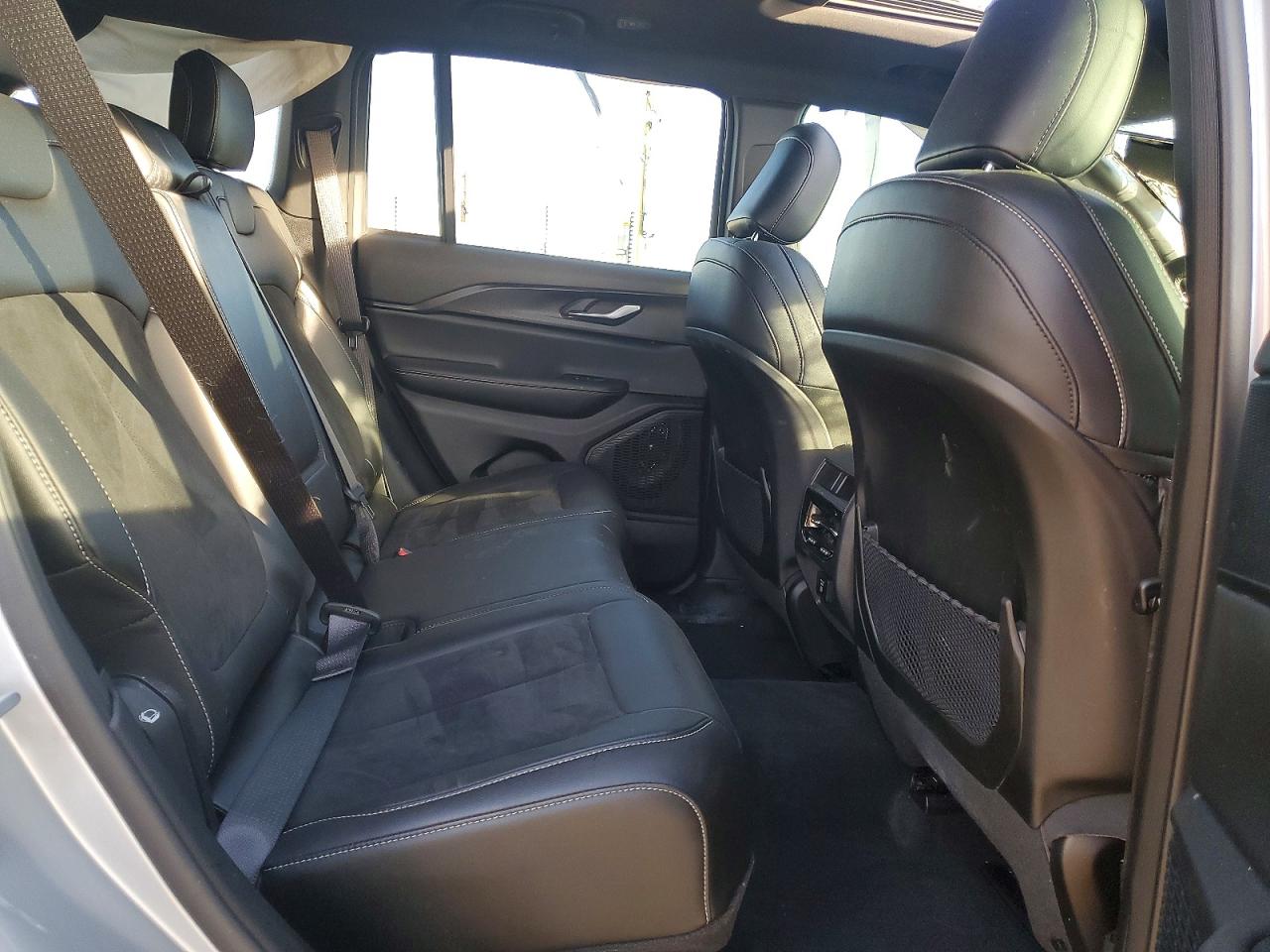 2025 Jeep Grand Cherokee Laredo Серебряный vin: 1C4RJHAG3SC297314